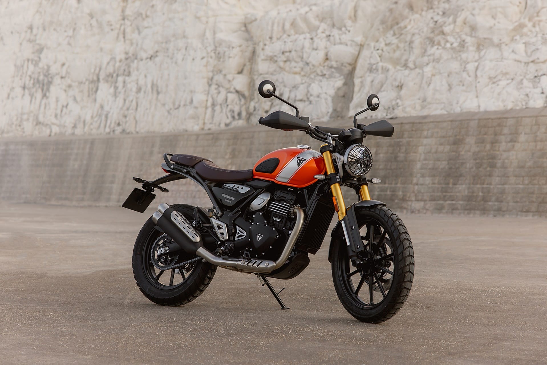 Triumph呈现其新的2026色范围与当前趋势一致