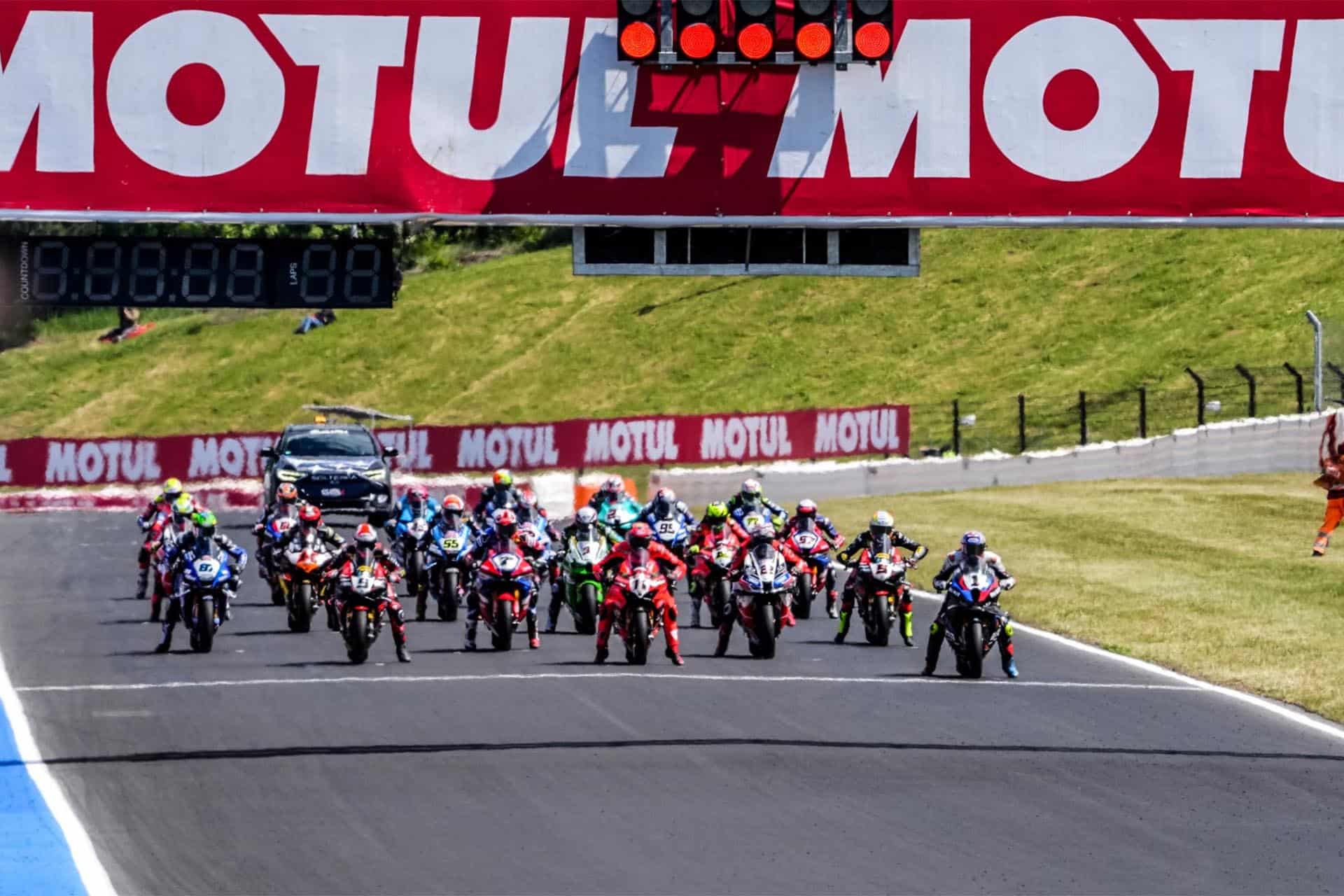 目前，似乎没有人能够在烤架上站着脸上站着bulega和razgatlioglu