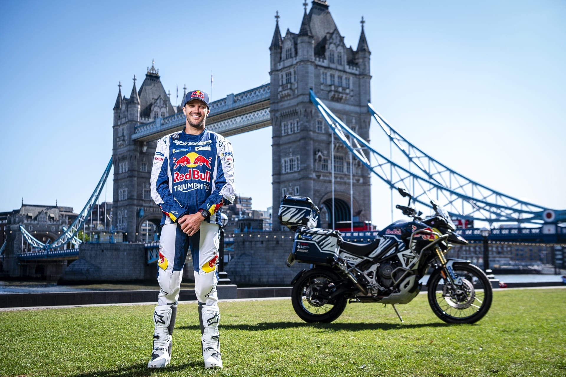 Sam Sunderland se embarca en una aventura épica: Intentar batir el récord de la circunnavegación más rápida al mundo en moto