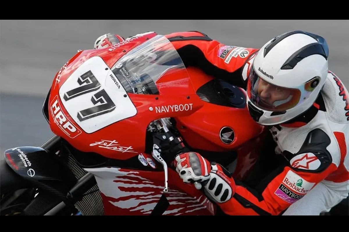 迈克尔·舒马赫（Michael Schumacher）的个人历史可以是您的：出售他的本田CBR1000RRR SC59 2010年