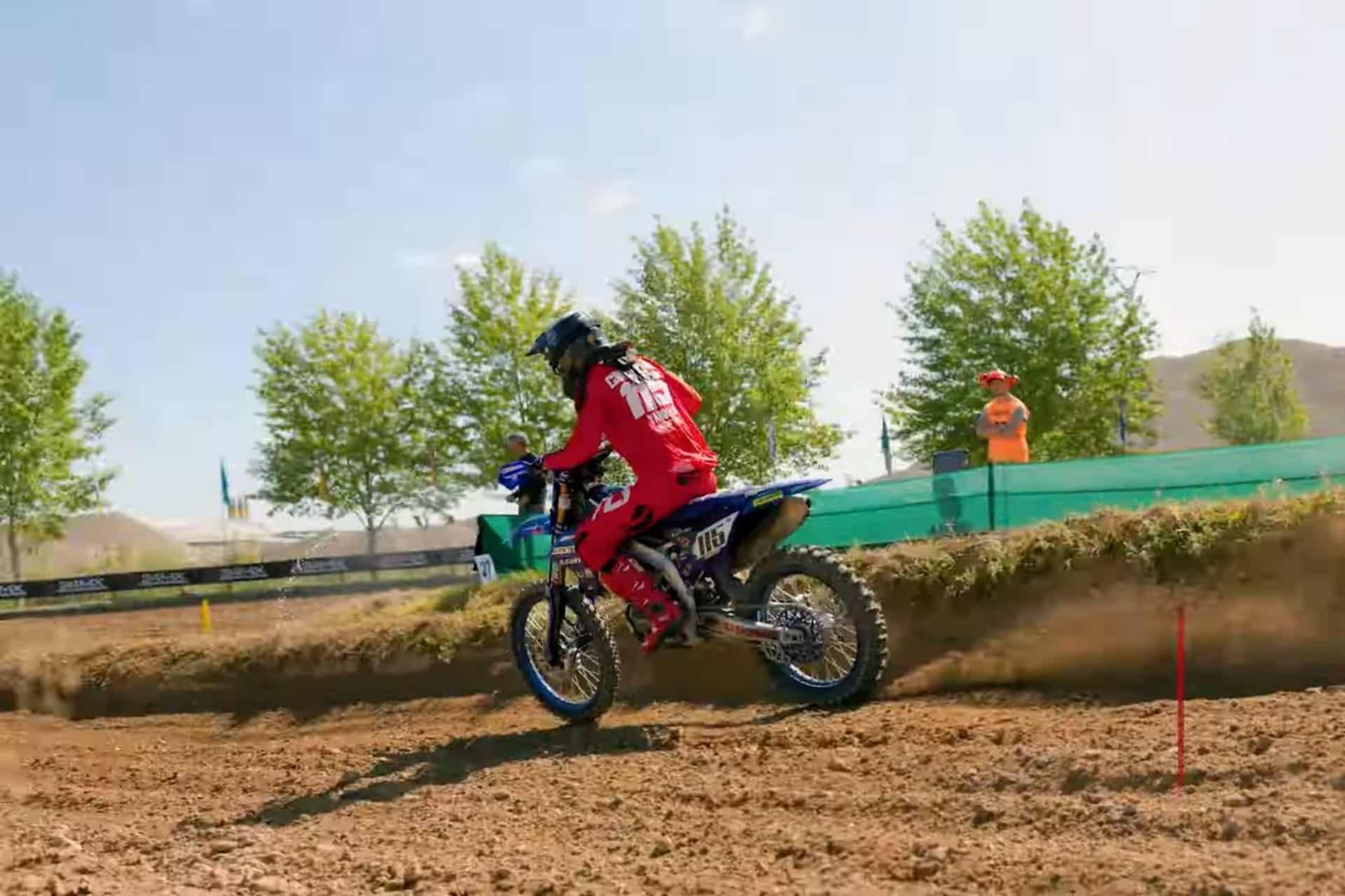 小精灵超级摩托车