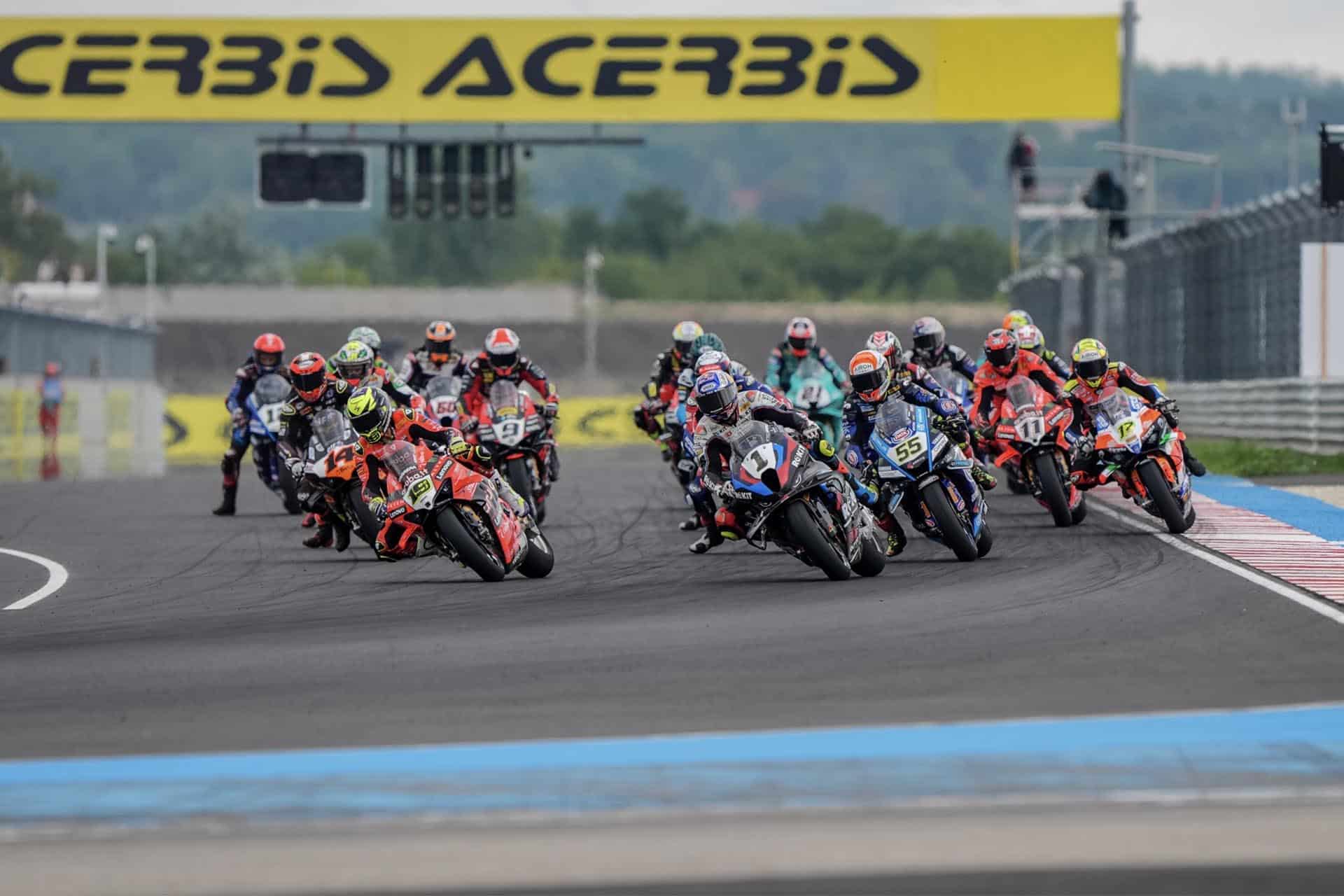 Superbike Hungría 2025: Toprak arrasa y Bulega minimiza daños