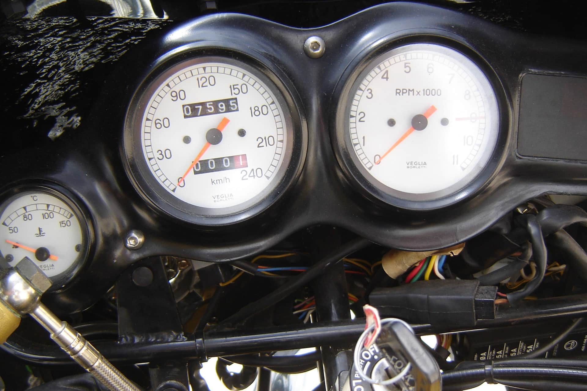 向下摩托车出售：请参阅2000年两年