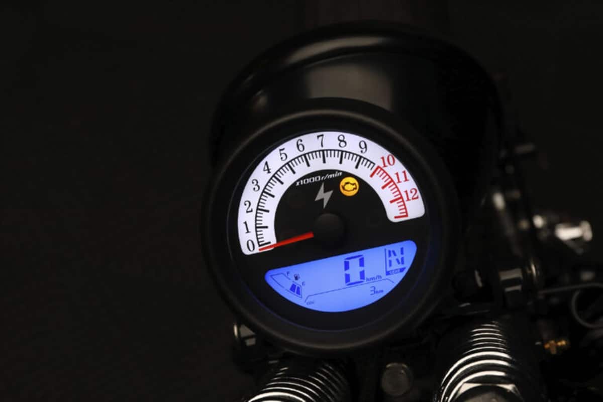 雷电摩托车，新的日本骑乘式骑乘山习俗在最纯净的洋基