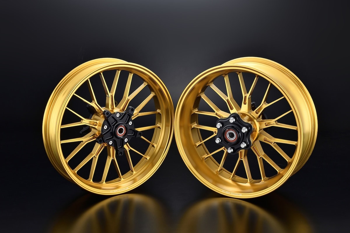 超越赛车GP-XX：表演和美丽，变成了摩托车轮胎