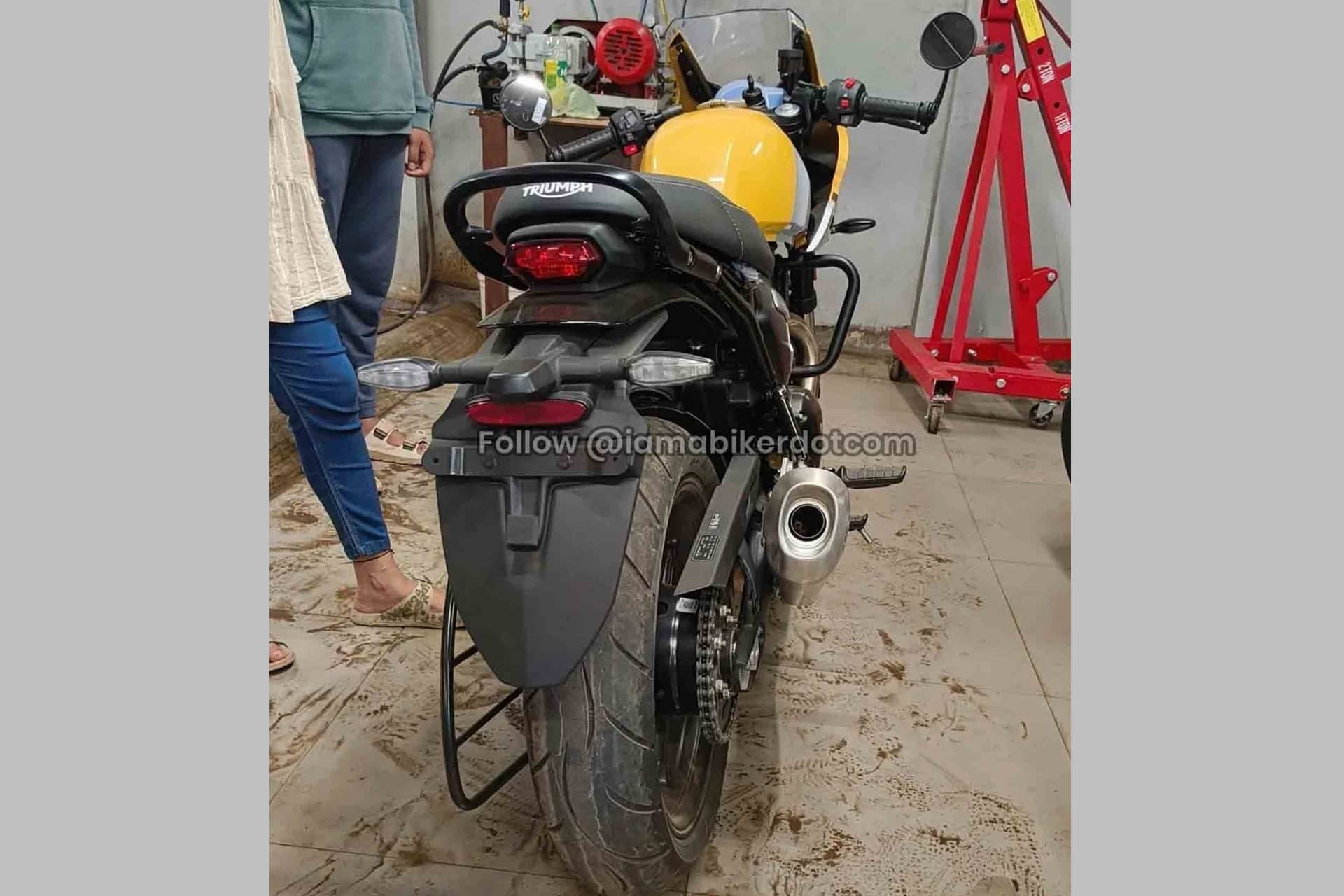 这就是新的Triumph Thruxton 400在其正式发布之前的样子