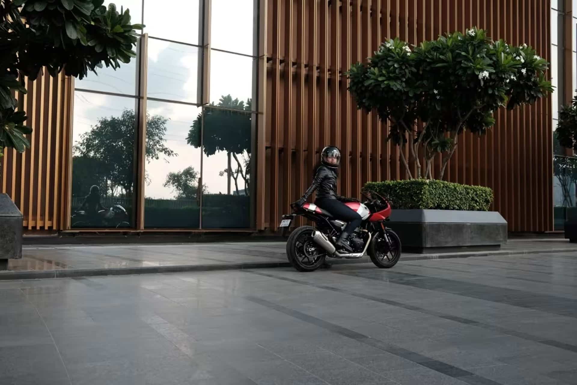 这部小说《 Thruxton 400》已经是现代经典De Triumph系列的正式成员