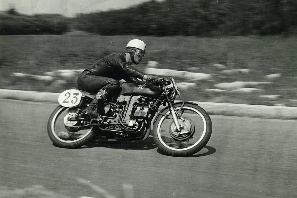 两轮世界驳回了吉尼齐奥·西尔瓦格尼（Genunzio Silvagni）和米歇尔·达夫