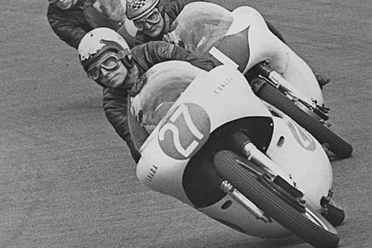 两轮世界驳回了吉尼齐奥·西尔瓦格尼（Genunzio Silvagni）和米歇尔·达夫