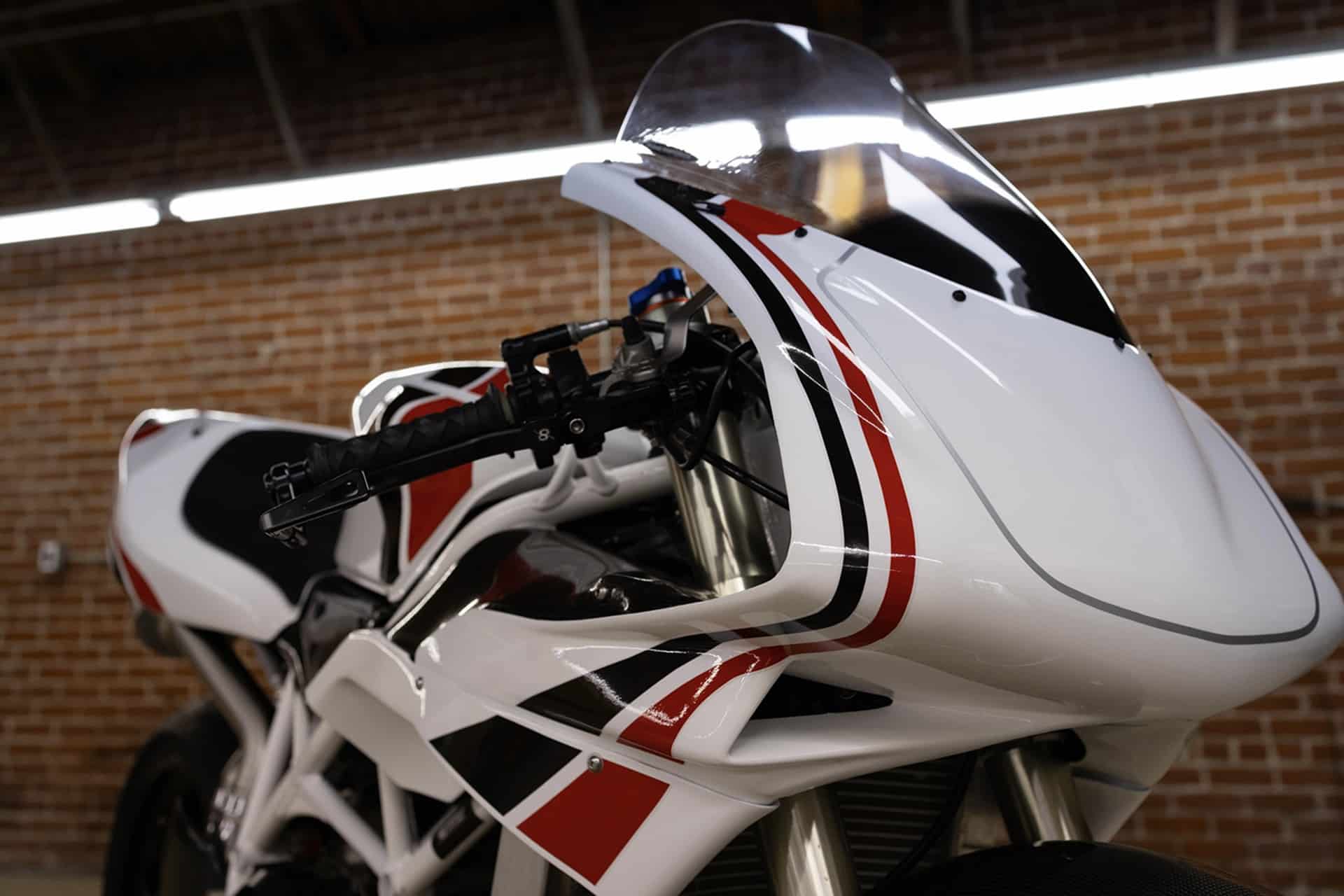 杜卡迪748冠军周期：定制赛道准备