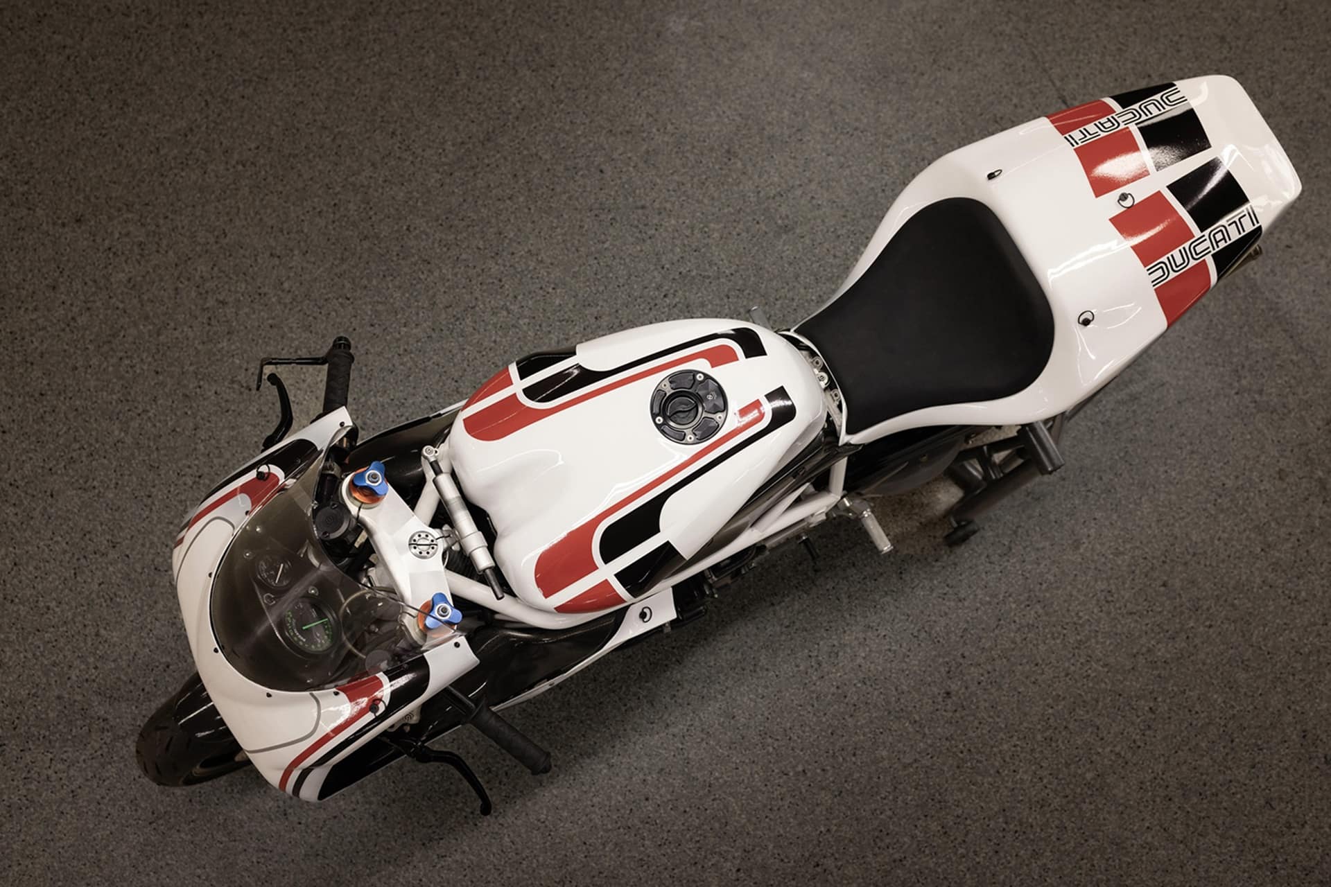 杜卡迪748冠军周期：定制赛道准备