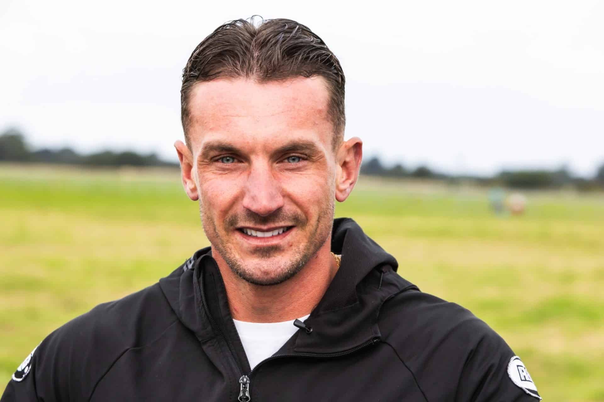 Jonny Davies Kawasaki ZX-10R和唱片