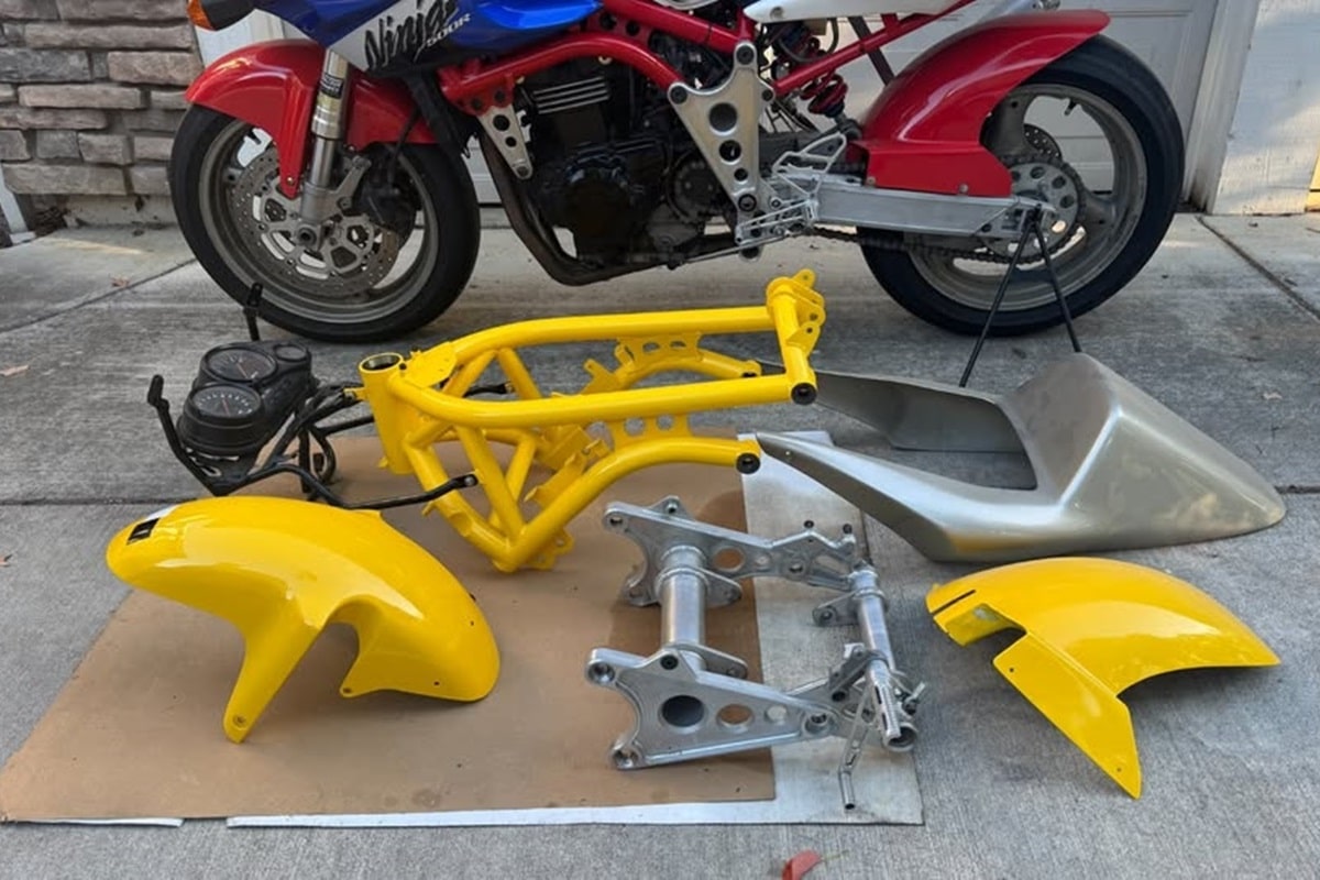 出售由朱利安·法拉姆（Julian Farnam）制造的AK-1赛车手之一，带有个性化底盘