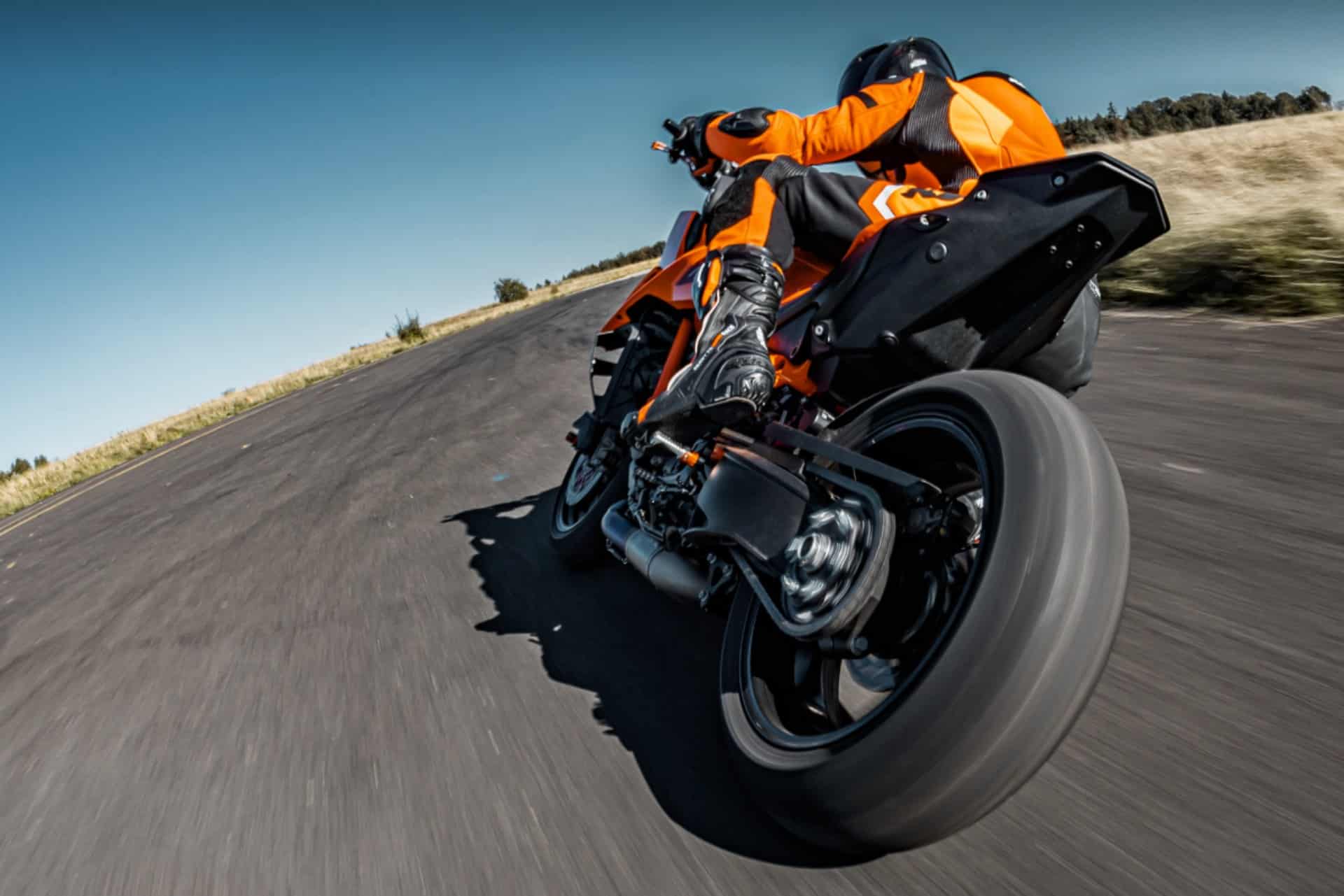 RC8的KrämerKtm超级公爵女继承人