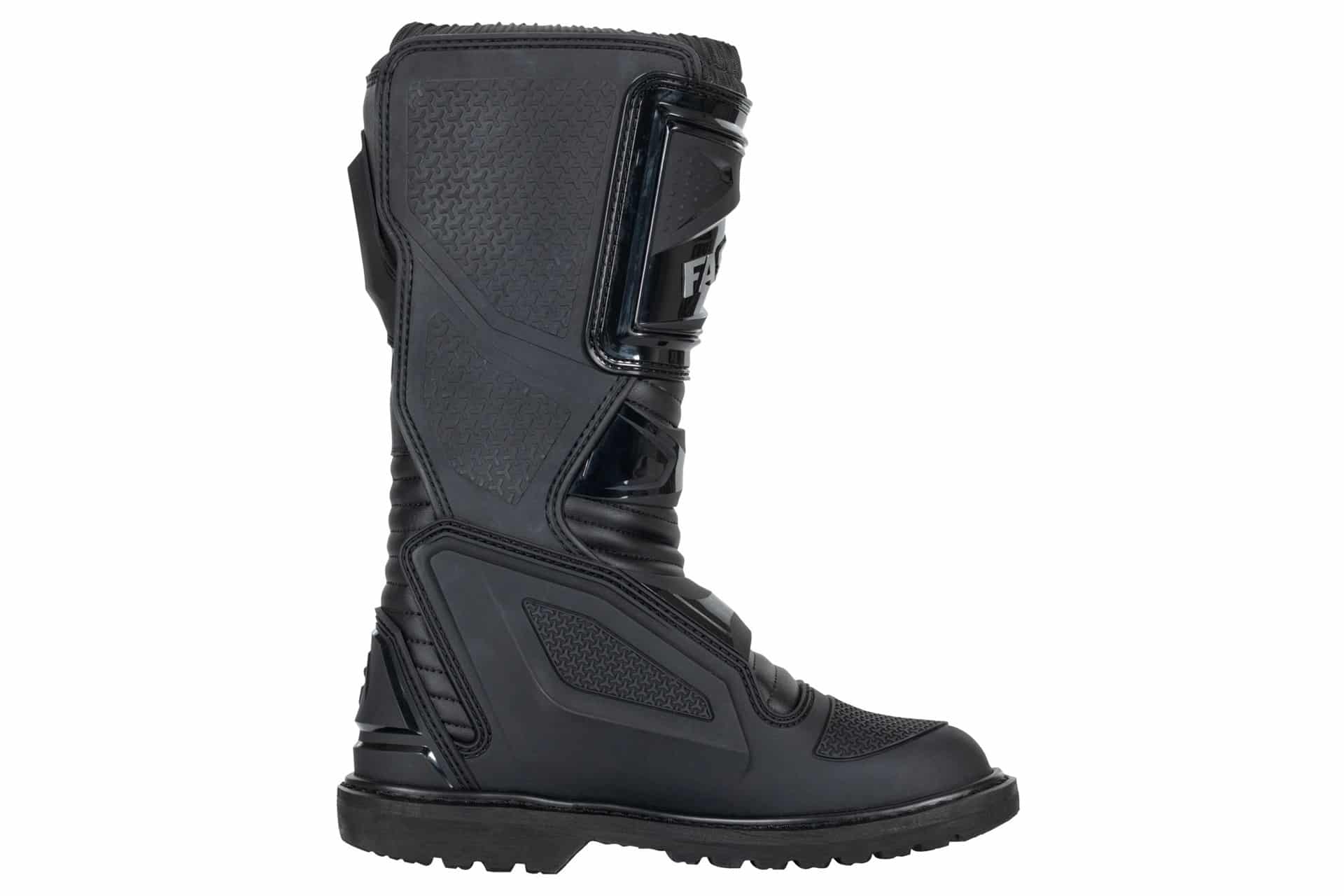 Fastway用新的S-2401鞋和S-2402靴子扩展了目录