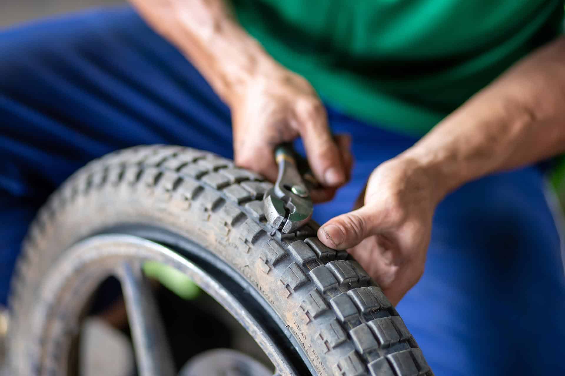 ¿Se puede pasar por encima de un clavo 17 veces sin pinchar la rueda? Sí, aunque tiene truco