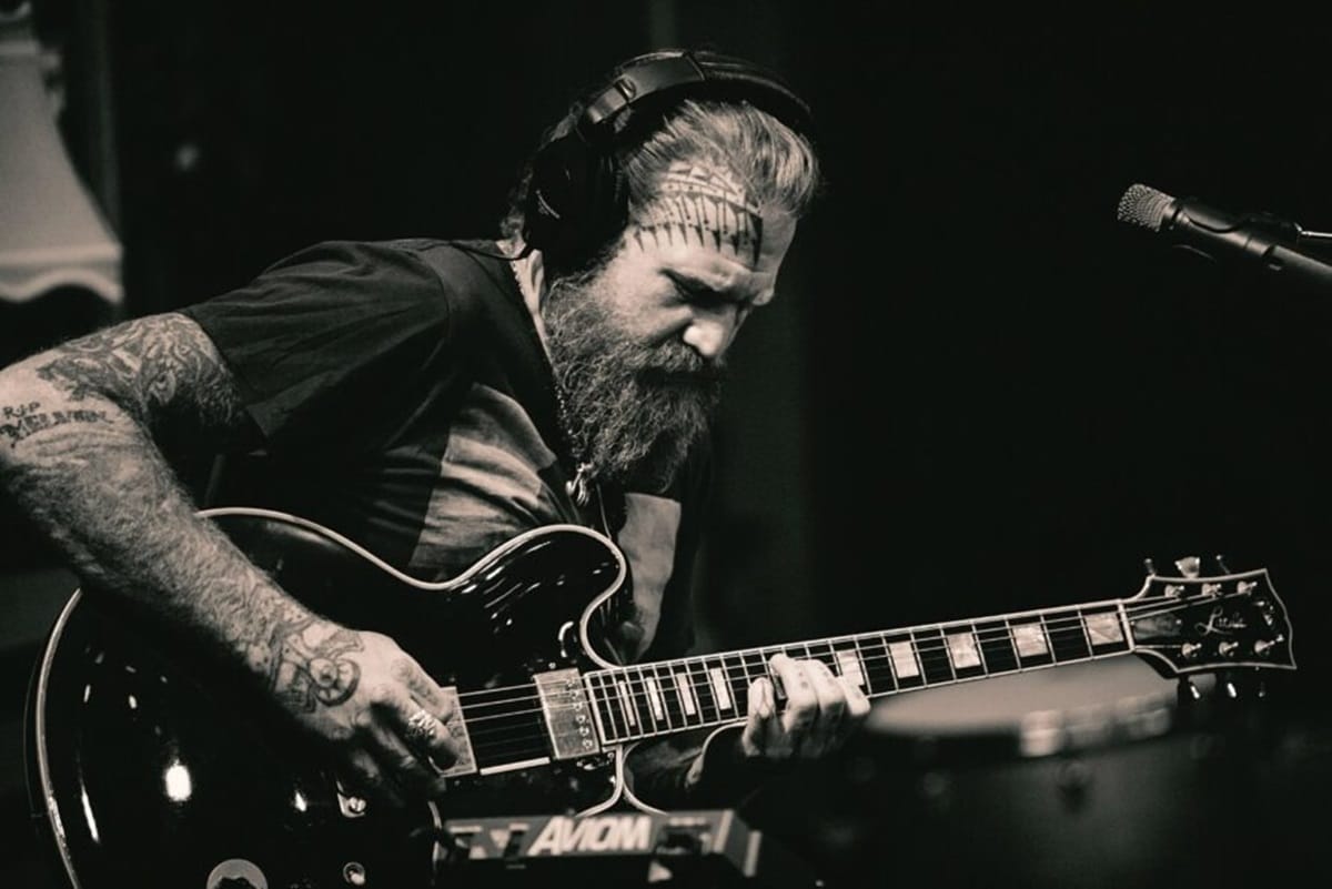 Mastodon的吉他手兼联合创始人Brent Hinds死于亚特兰大的一次摩托车事故