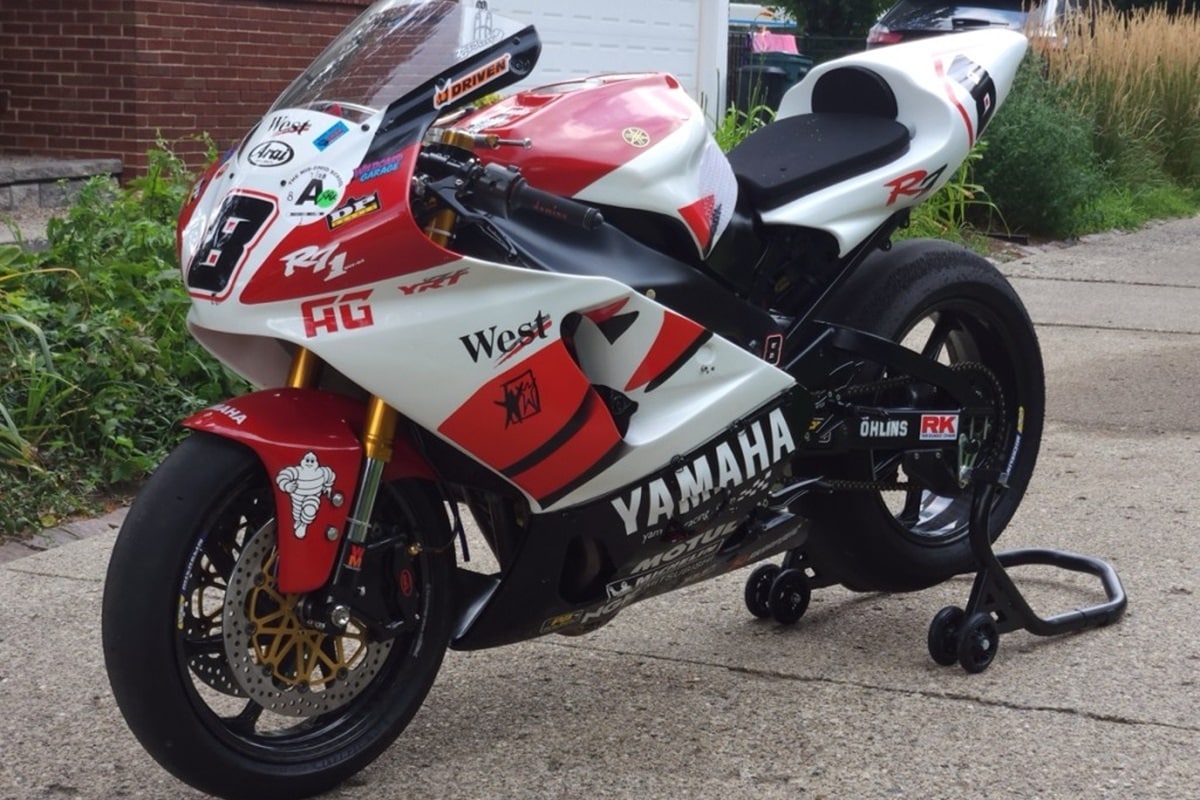 DV8摩托车的Yamaha“ YZF R1-7 OW-02”