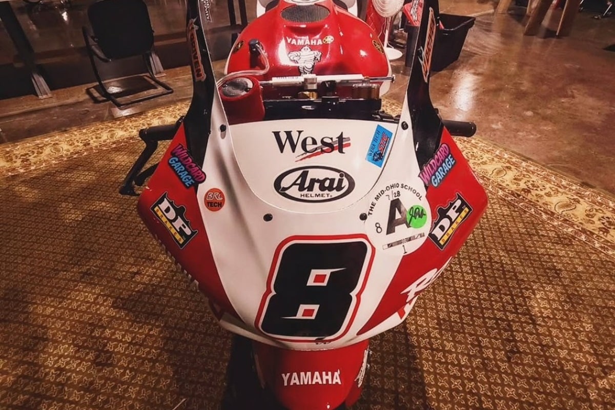 DV8摩托车的Yamaha“ YZF R1-7 OW-02”