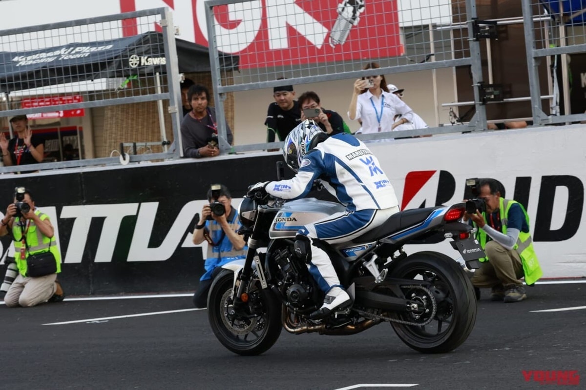 本田在8小时的铃木2025之际展示了其未来的CB1000F范围，包括变体