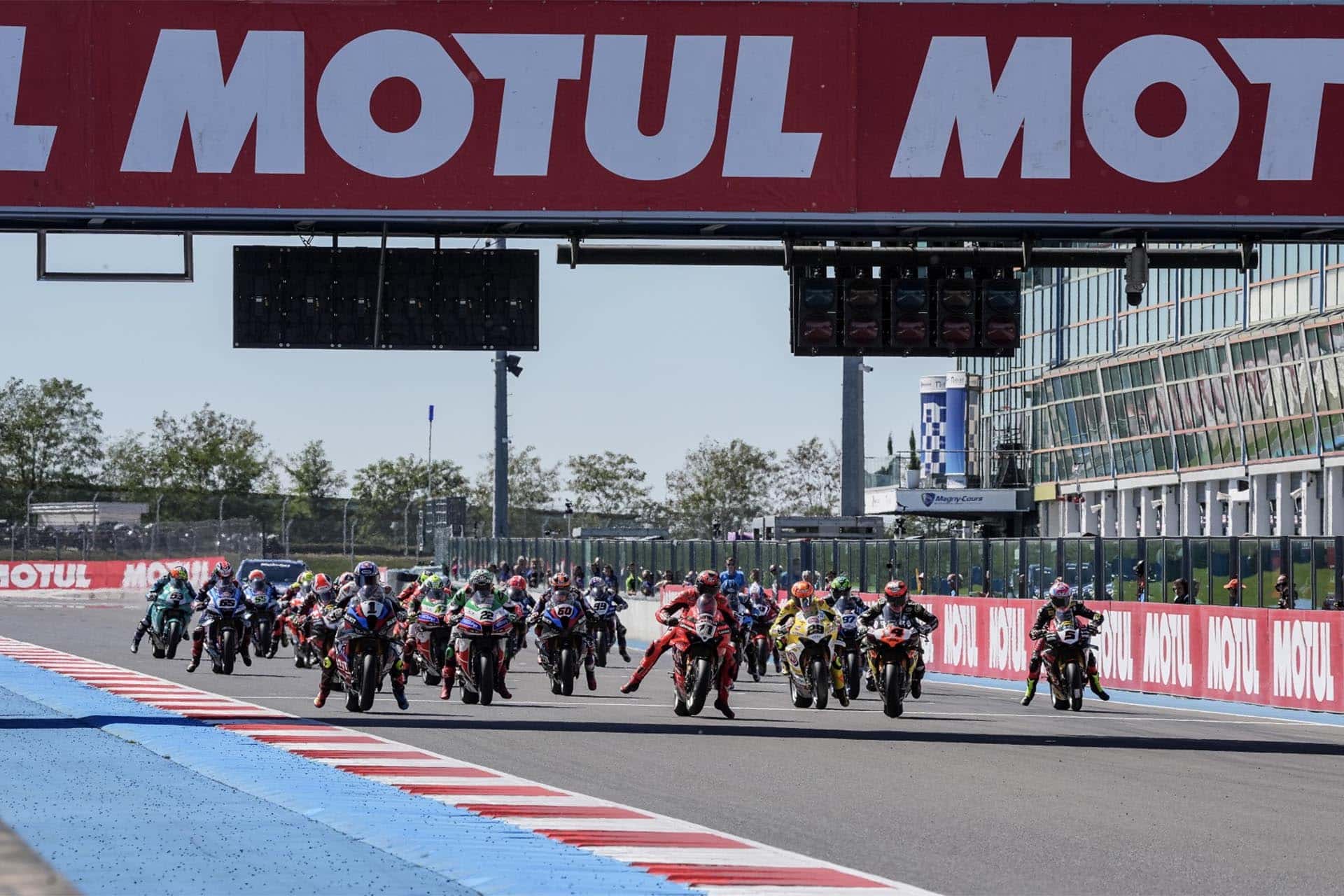 Superbike Francia 2025: nuevo fin de semana perfecto para “Tripack” Razgatlioglu