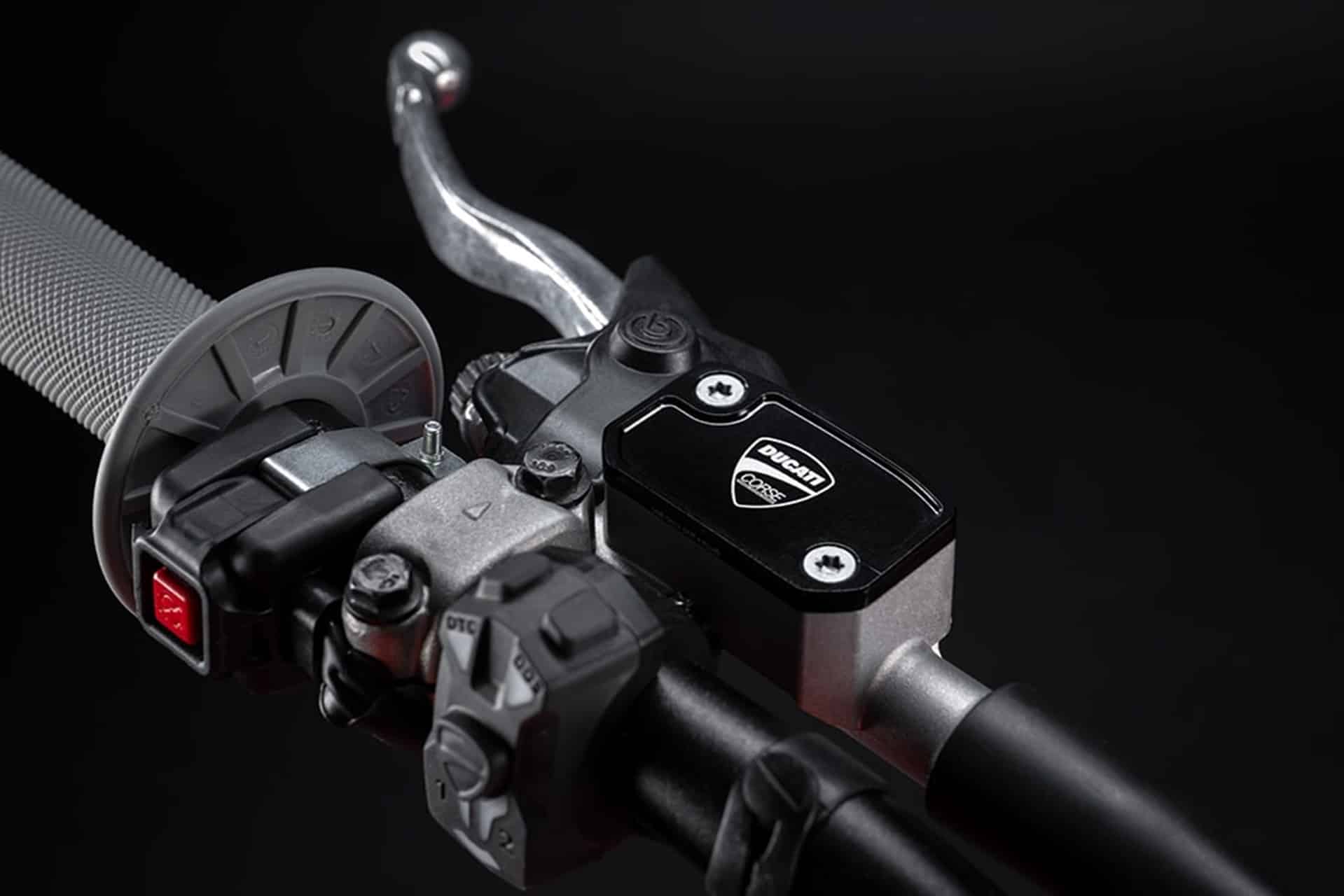 照片：Ducati Performance为Demo450 MX提供了新的配件，以获得最大的轨道性能