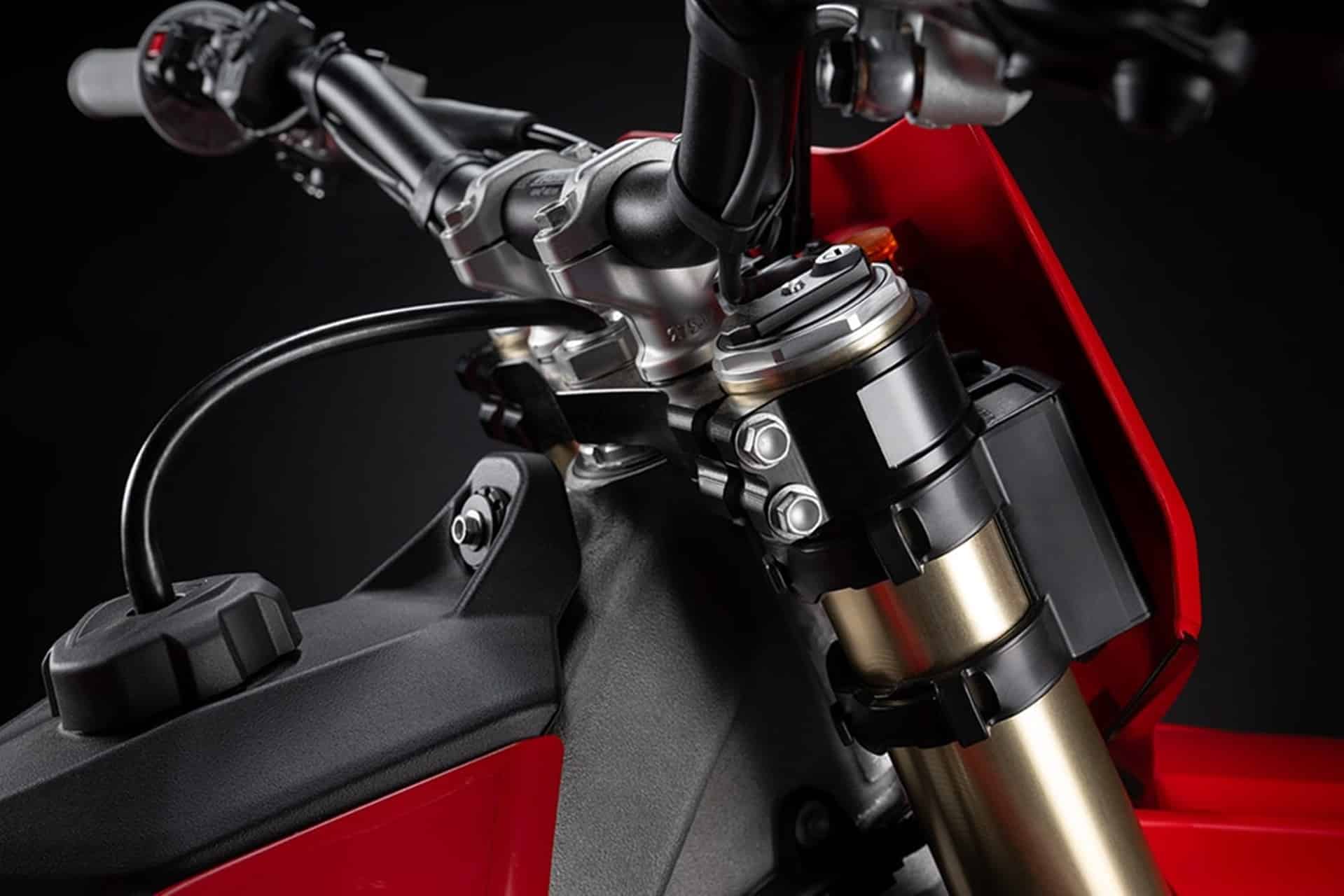 照片：Ducati Performance为Demo450 MX提供了新的配件，以获得最大的轨道性能