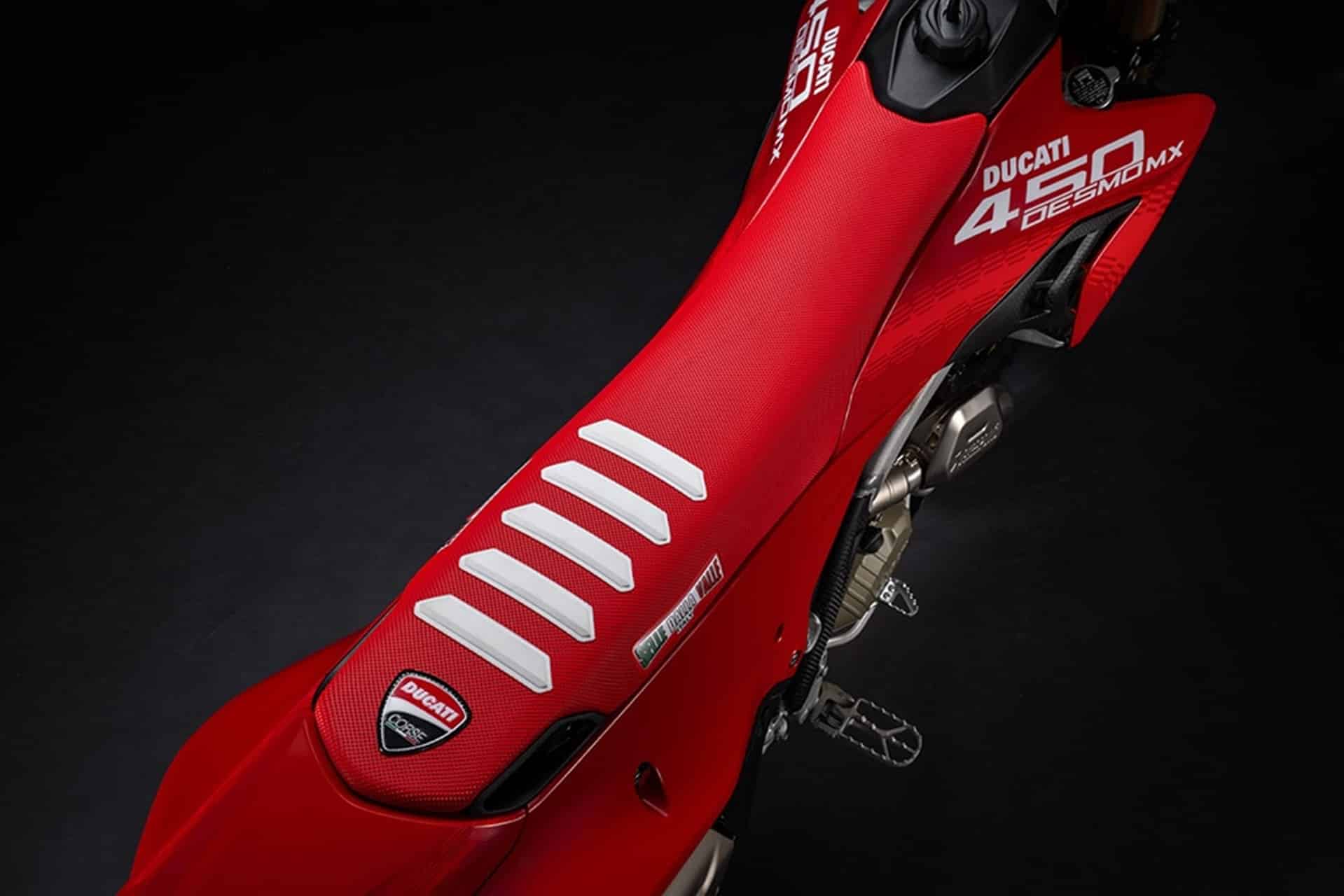 照片：Ducati Performance为Demo450 MX提供了新的配件，以获得最大的轨道性能