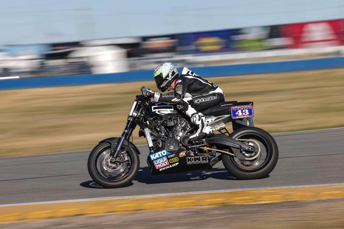 Esta Harley-Davidson preparada para la Super Hooligan está cargada hasta los dientes y puede ser tuya