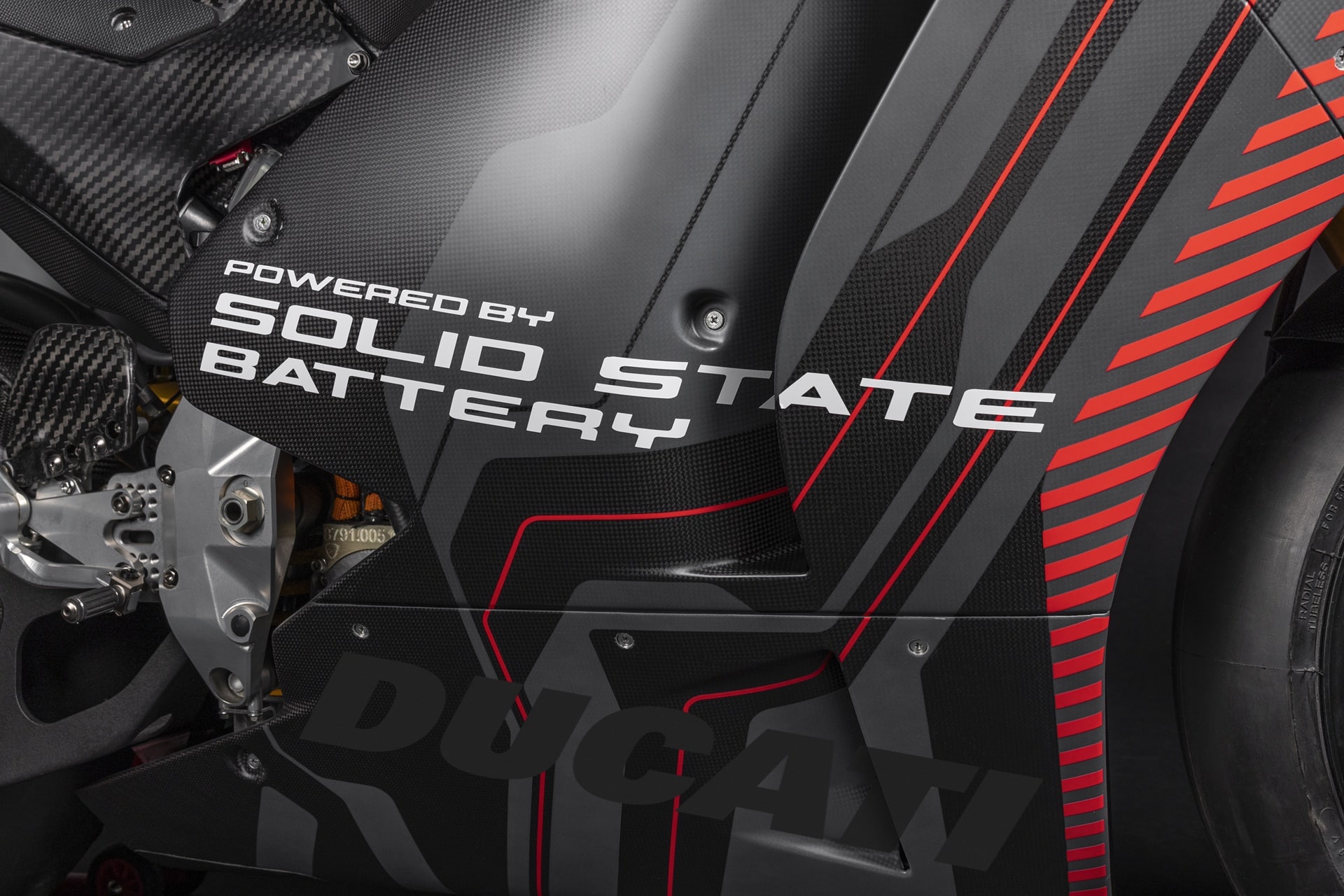 Ducati presenta la primera moto eléctrica con batería de estado sólido