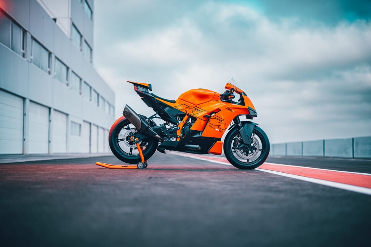 KTM宣布其街道和冒险范围的生产日历中的更新