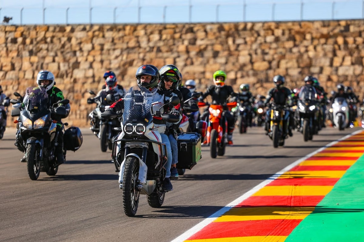 自行车自行车游行de Worldsbk返回MotorlandAragón2025