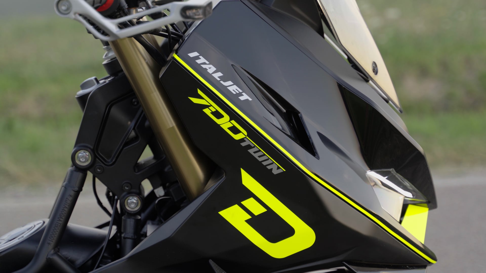 测试Italjet Dragster 700 Twin限量版