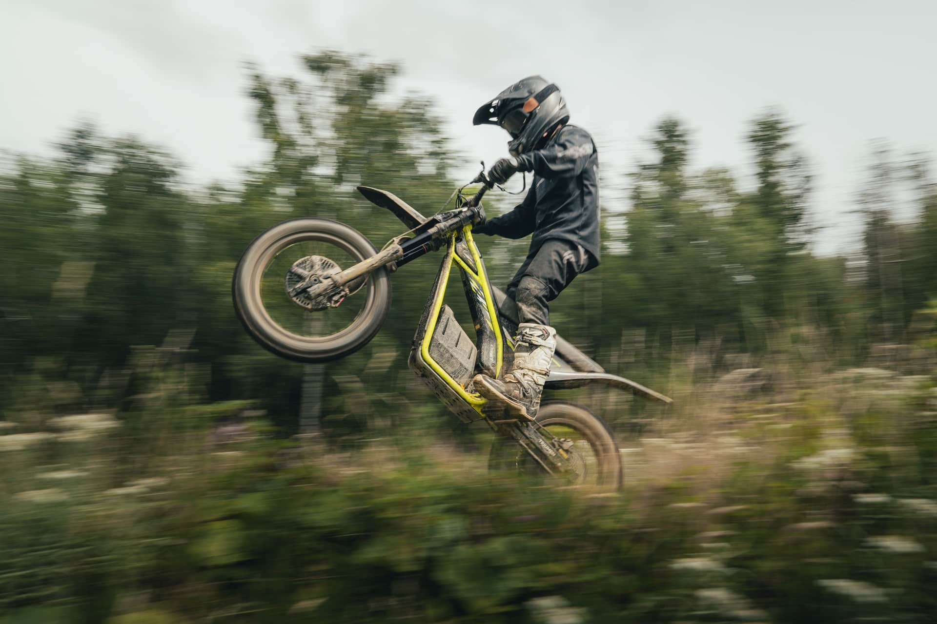 Triumph提出了TXP：越野电动摩托车的第一范围