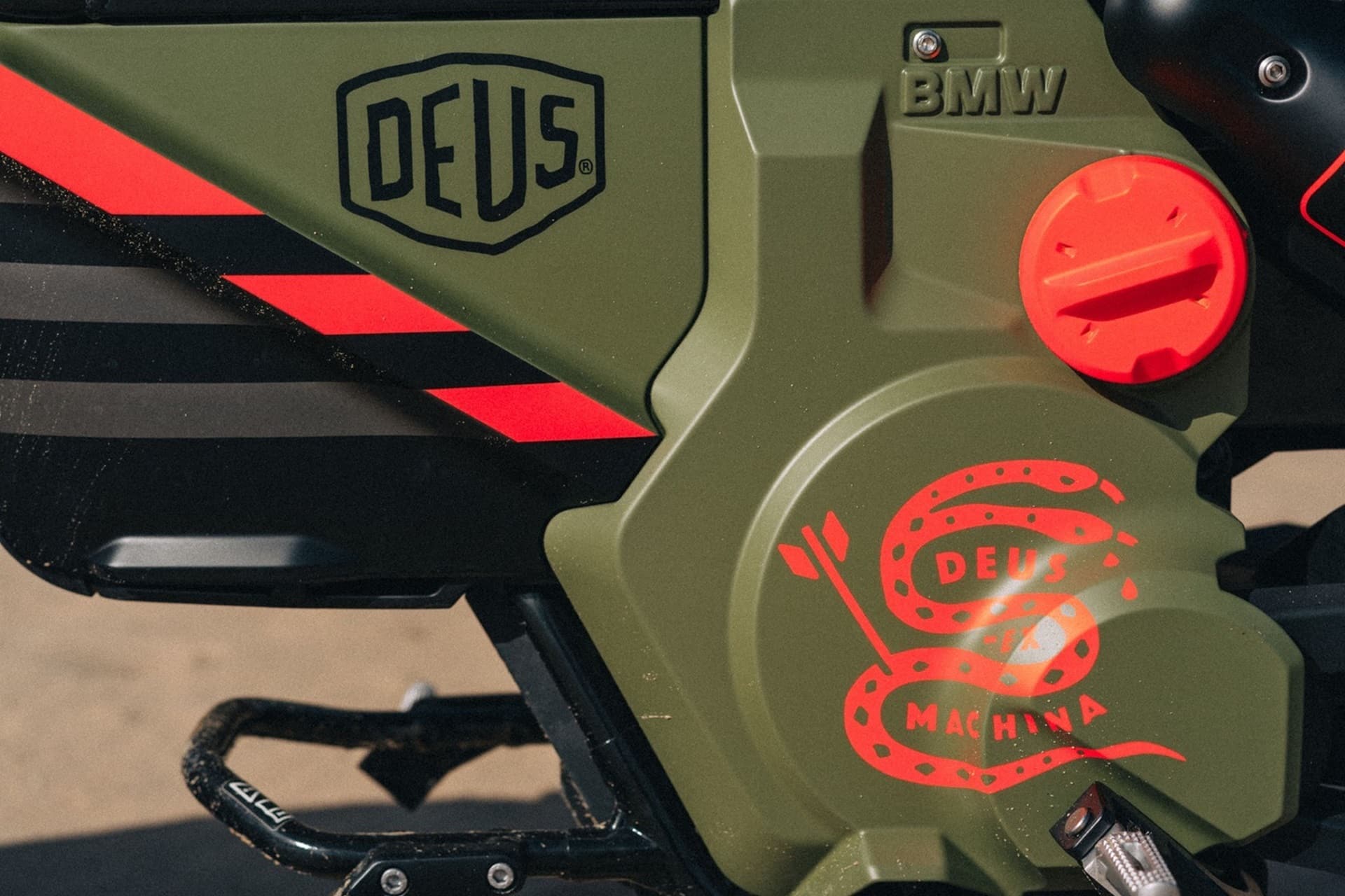 宝马CE 02 X Deus Lodge：一年中4个站点享用大海的理想摩托车