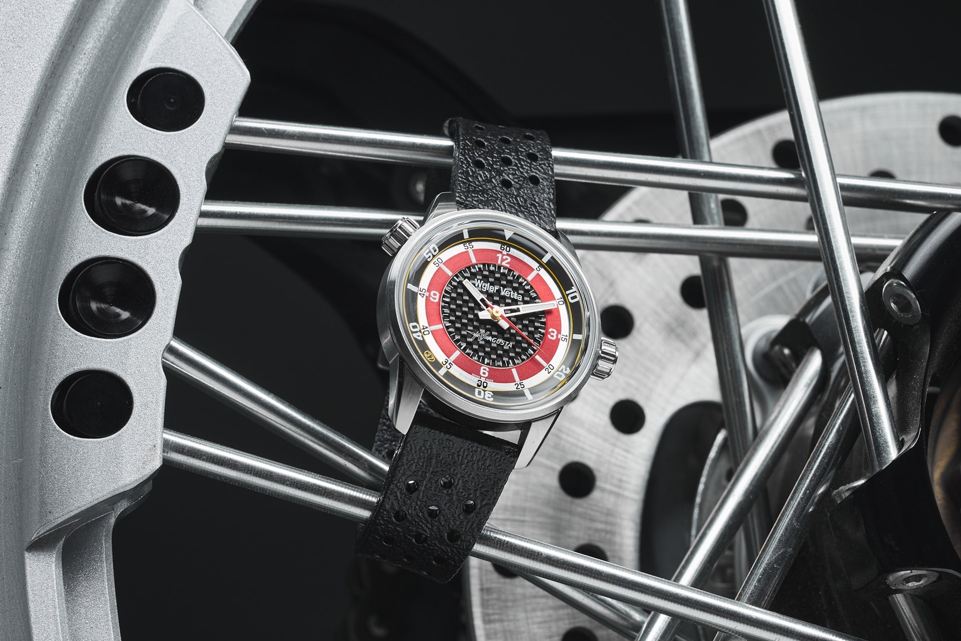 全新 MV Agusta Jumbostar x Wyler Vetta 腕表：将工程转化为情感