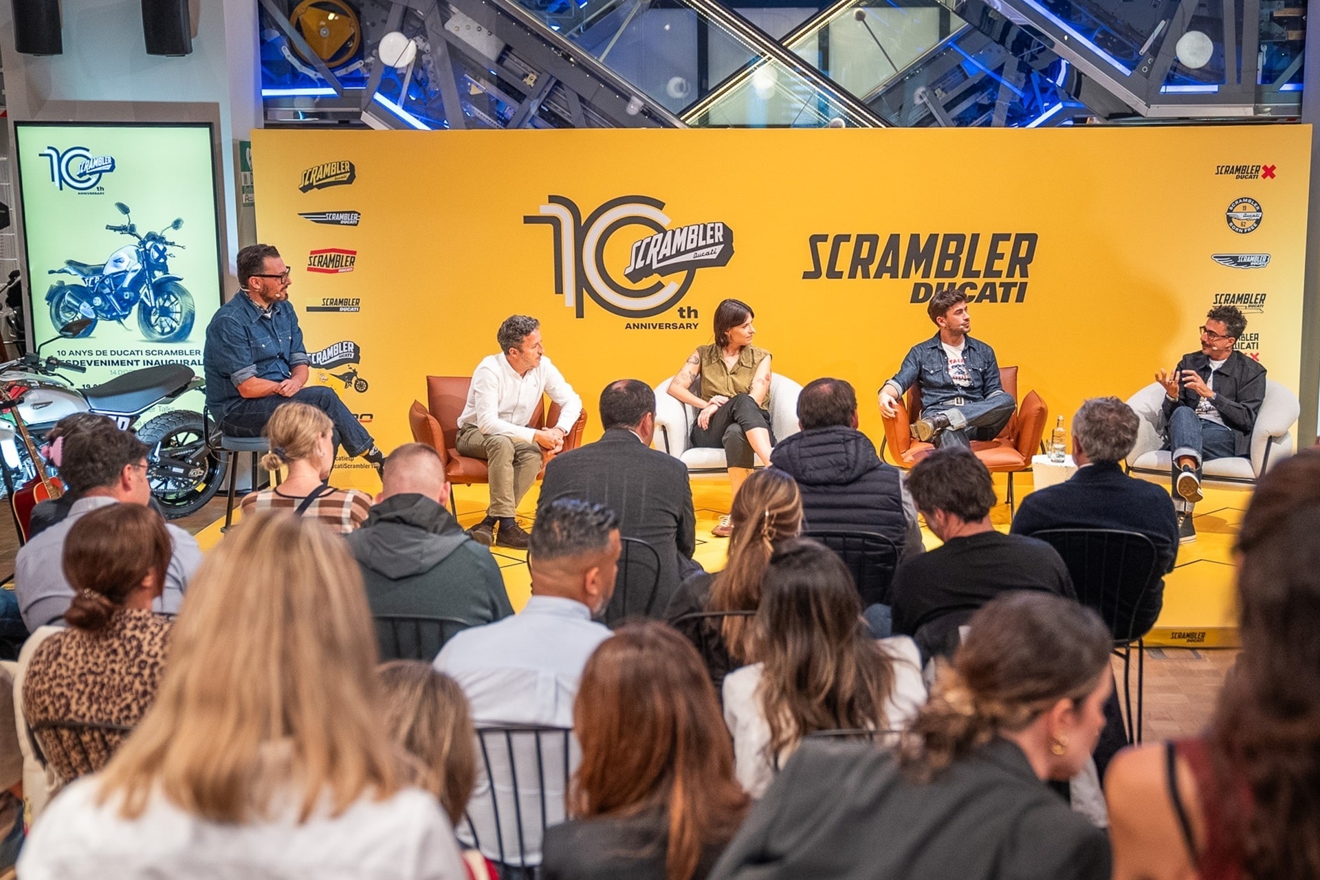 Ducati Scrambler conmemora su 10º aniversario con una exposición en CASA SEAT