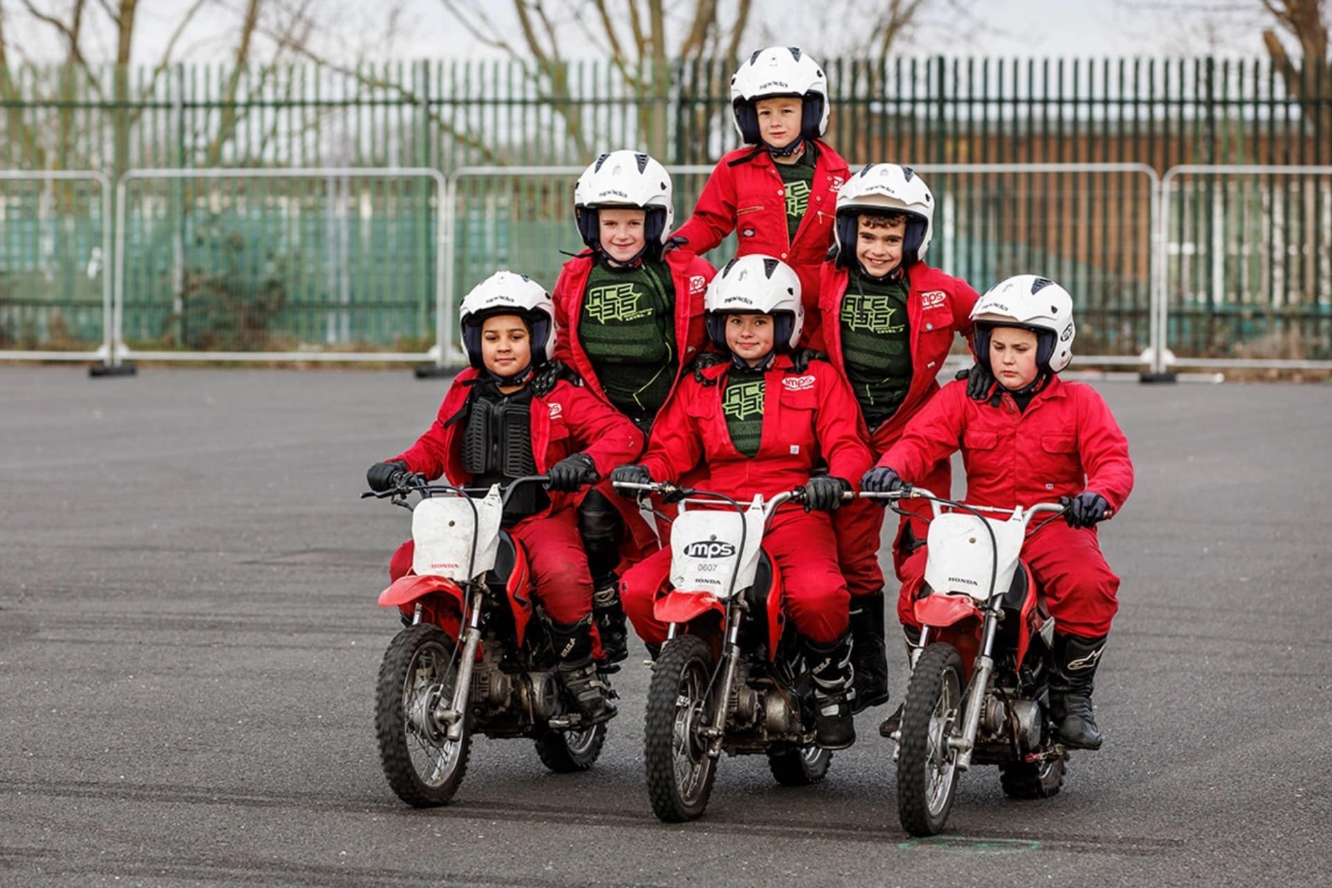 Imps 摩托车展示团队告别