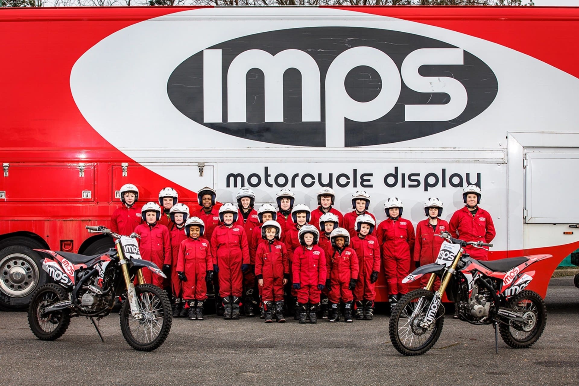 Imps 摩托车展示团队告别