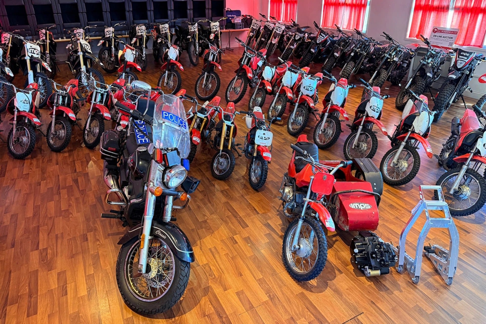 Imps 摩托车展示团队告别