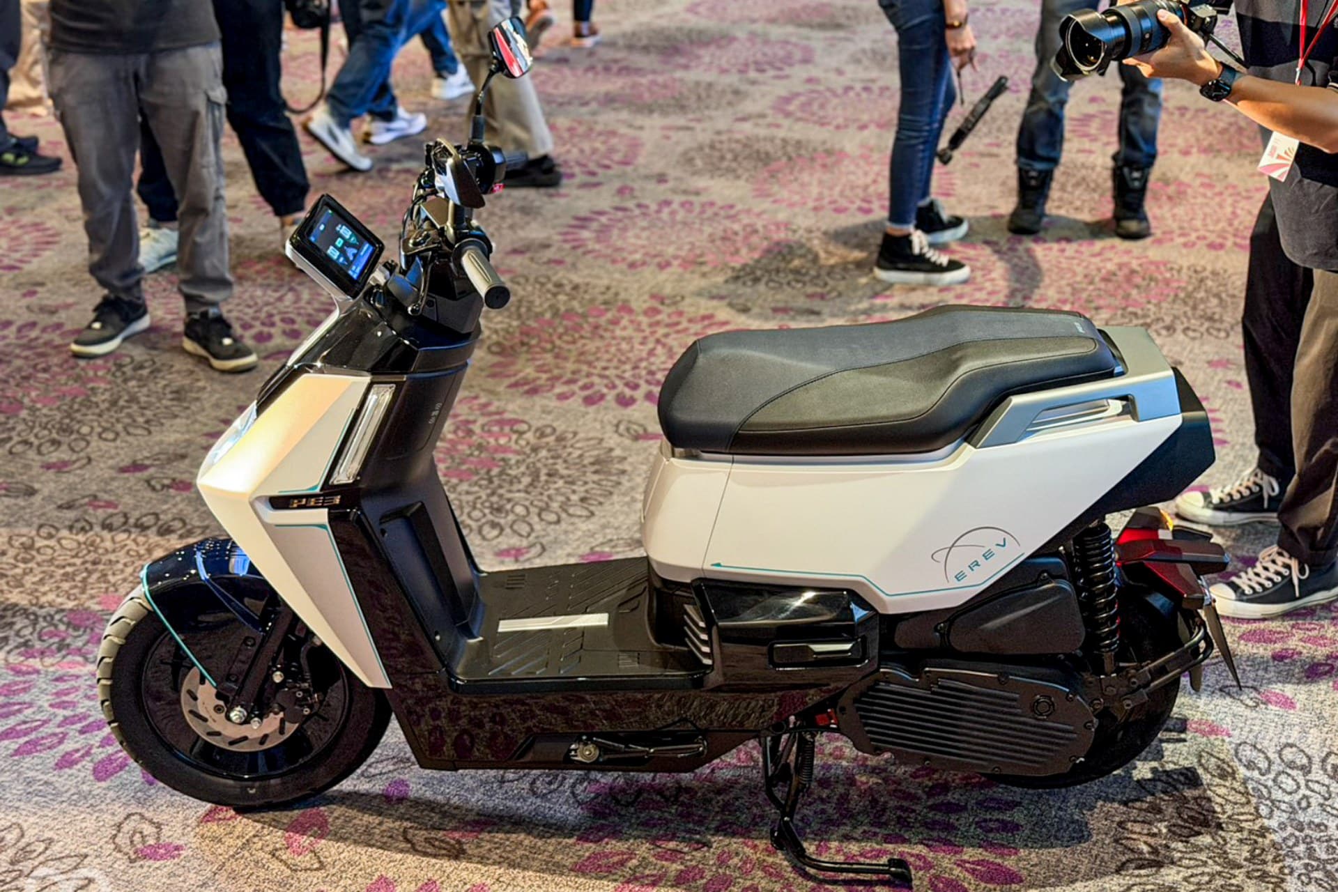 SYM PE3插电式混合动力踏板车