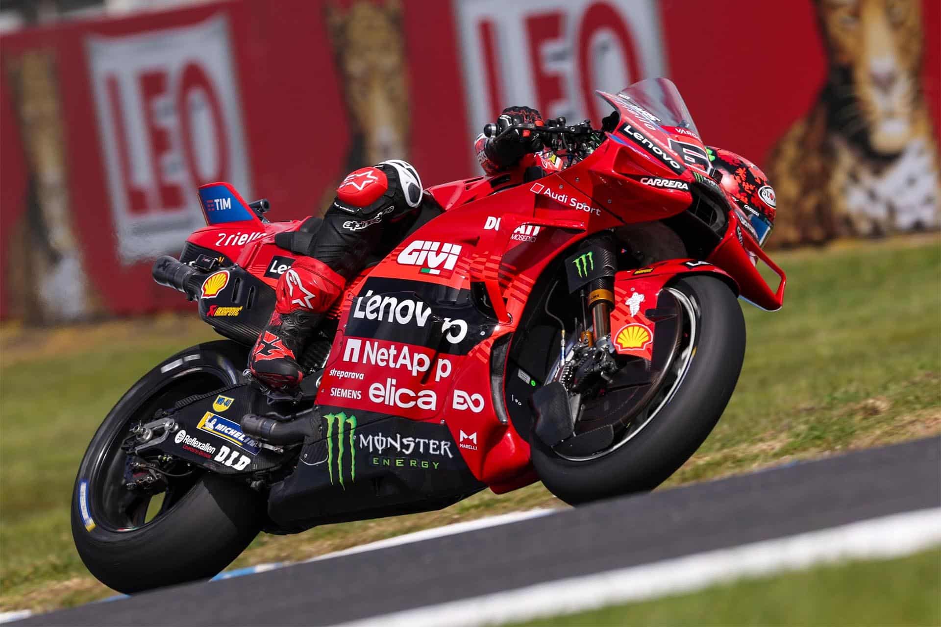 巴尼亚亚继续处于复杂的局势中，似乎还没有触底