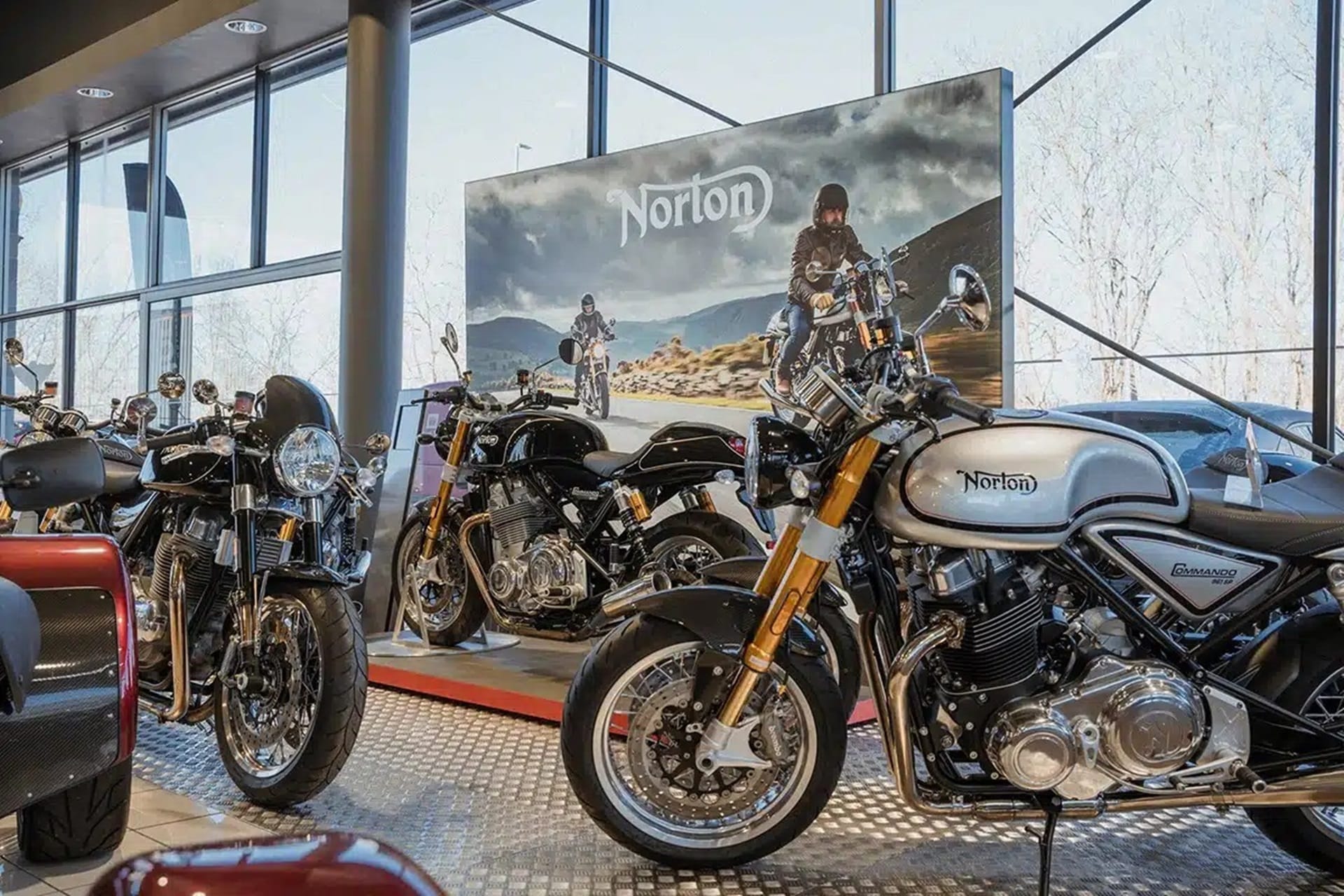 诺顿亮相EICMA 2025 正式发布四款新机型