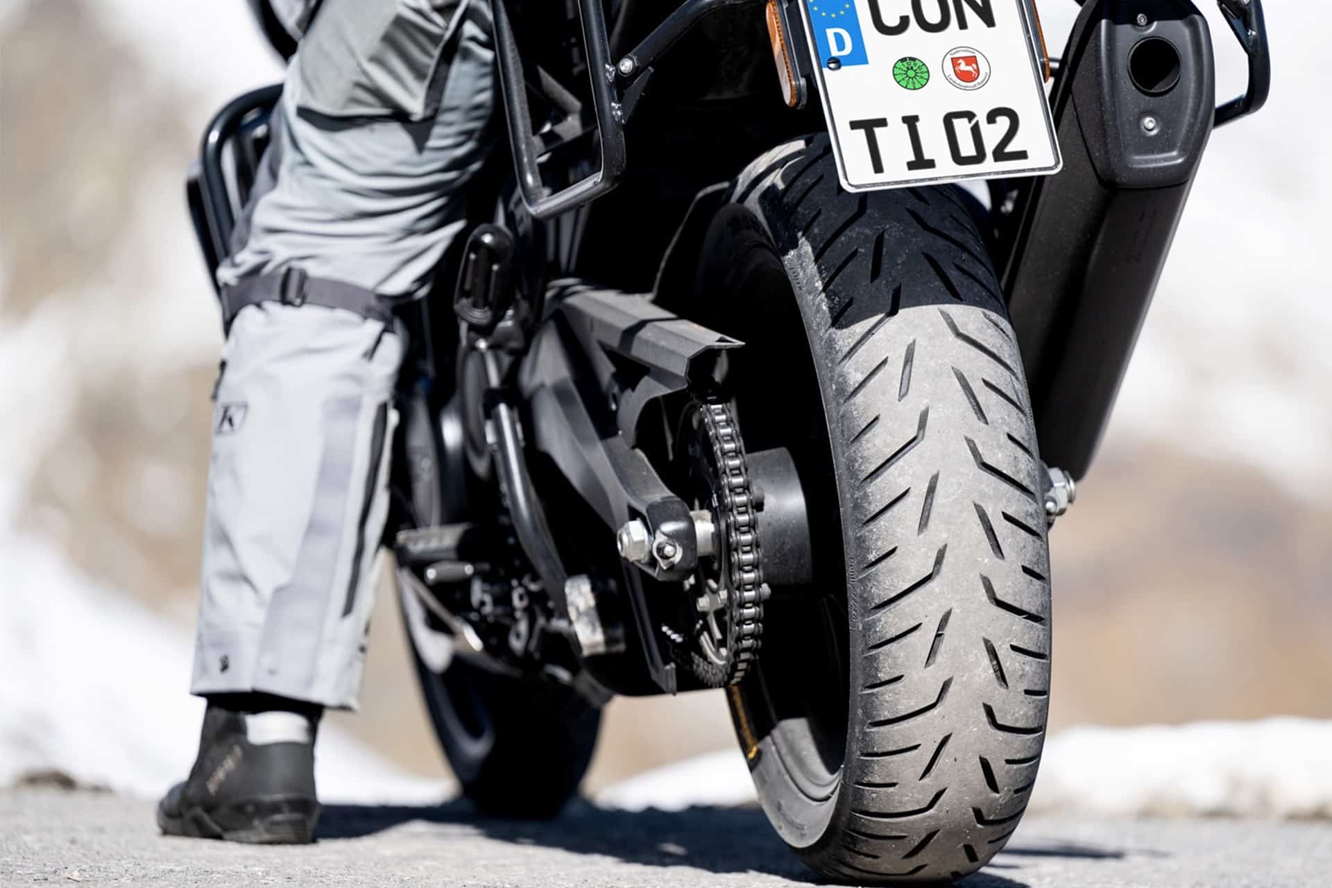 Continental TractionSkin：无需磨合新轮胎的技术