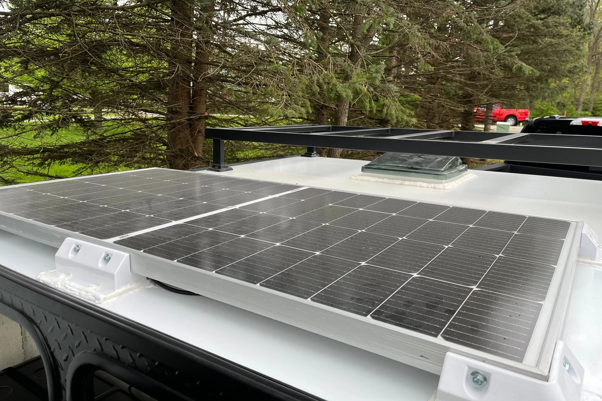 现代越野车 UH18：终极摩托车拖车，包括大篷车