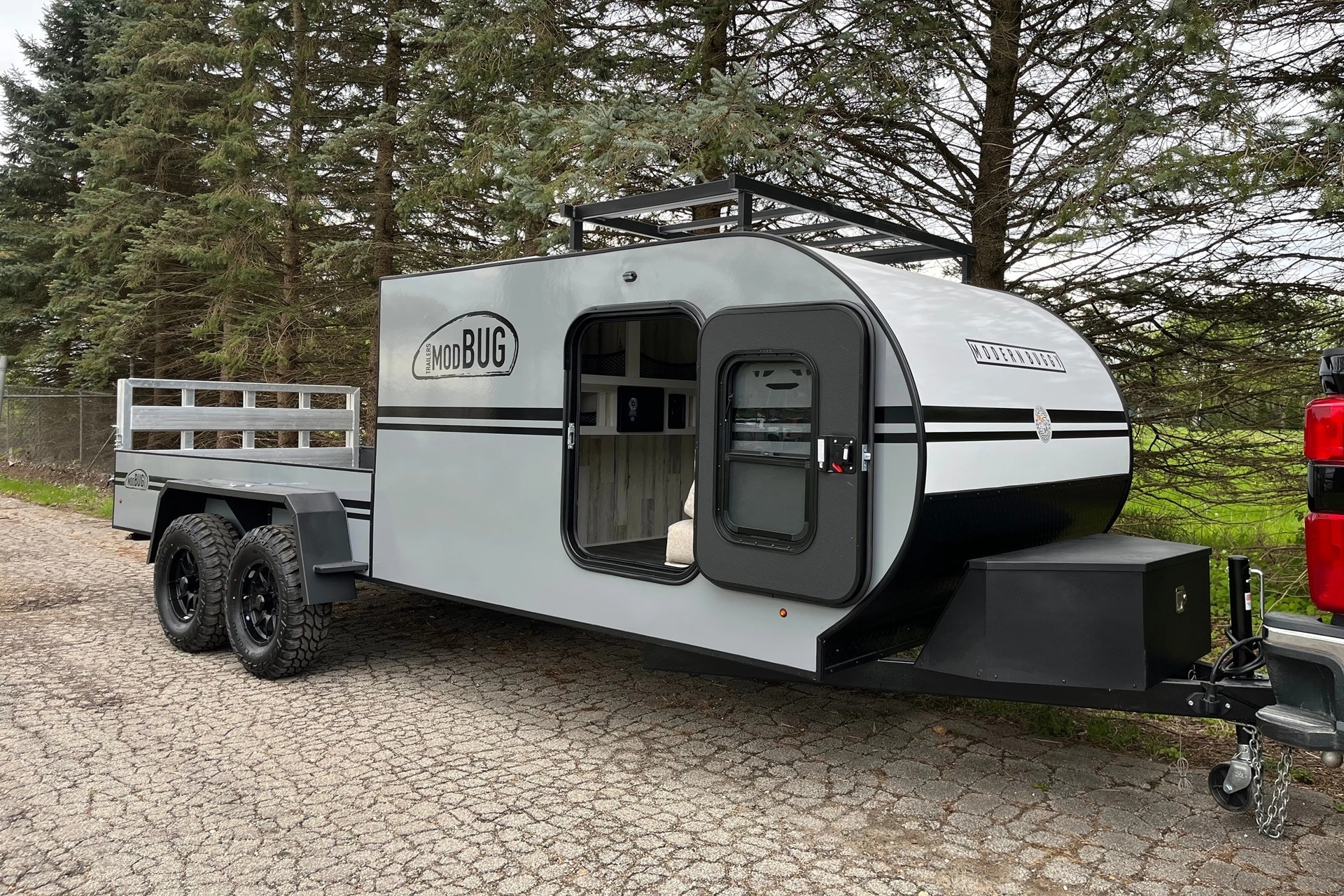 Modern Buggy UH18: El remolque de motos definitivo, con caravana incluida