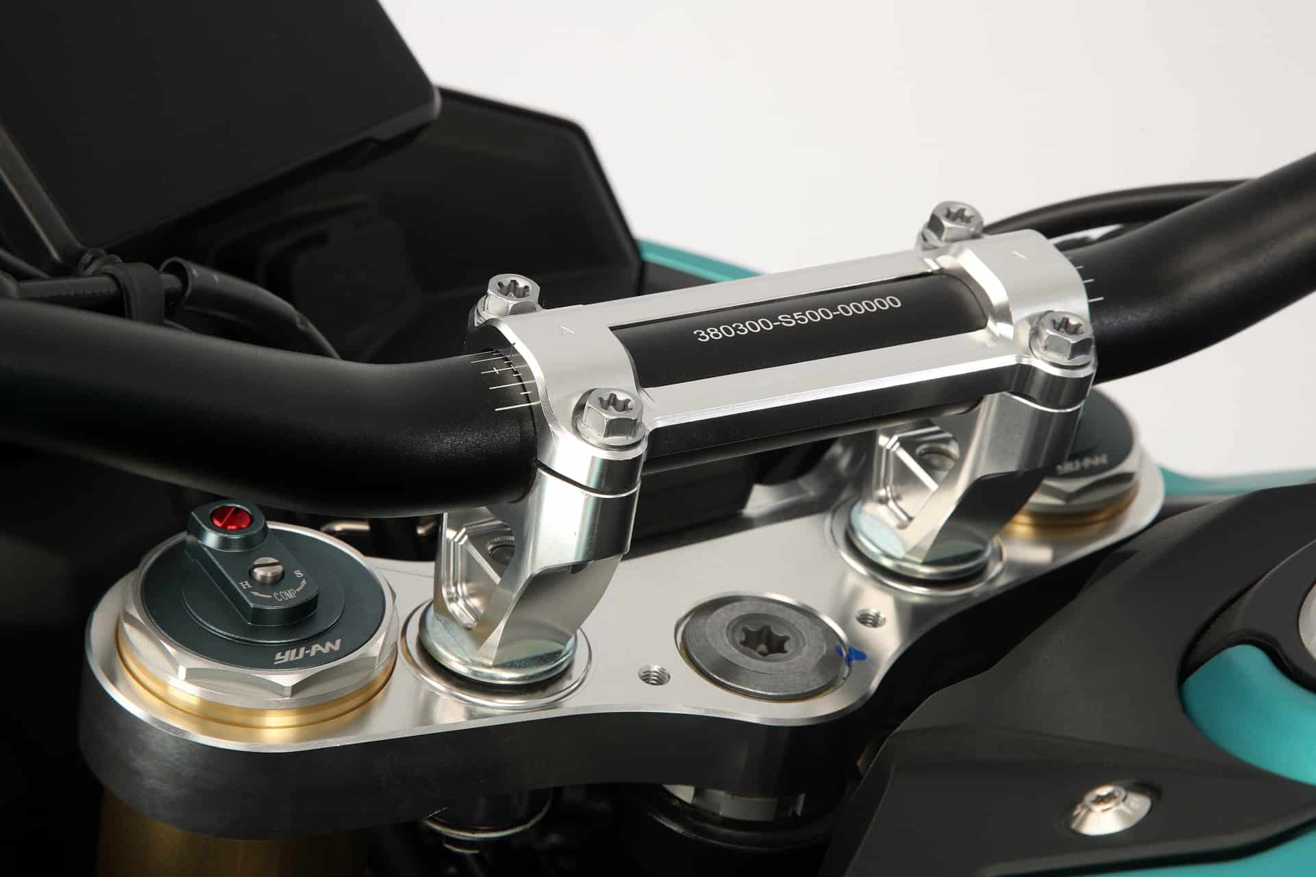 新款 Kove 800X Rally 在 2025 年 Addax 拉力赛上面临首次竞争挑战