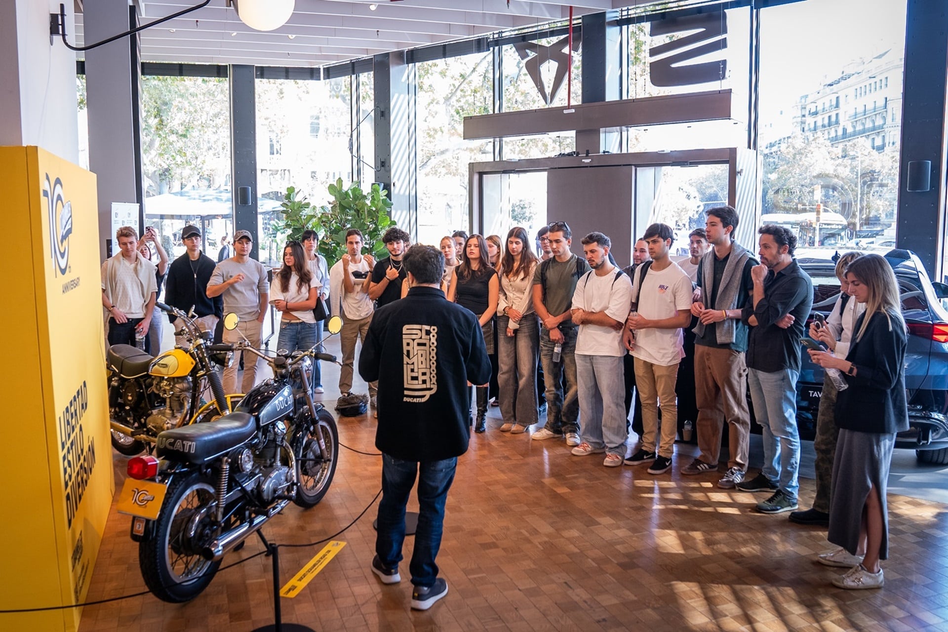 杜卡迪 Scrambler 庆祝其诞生 10 周年，将设计、文化和摩托车精神融为一体