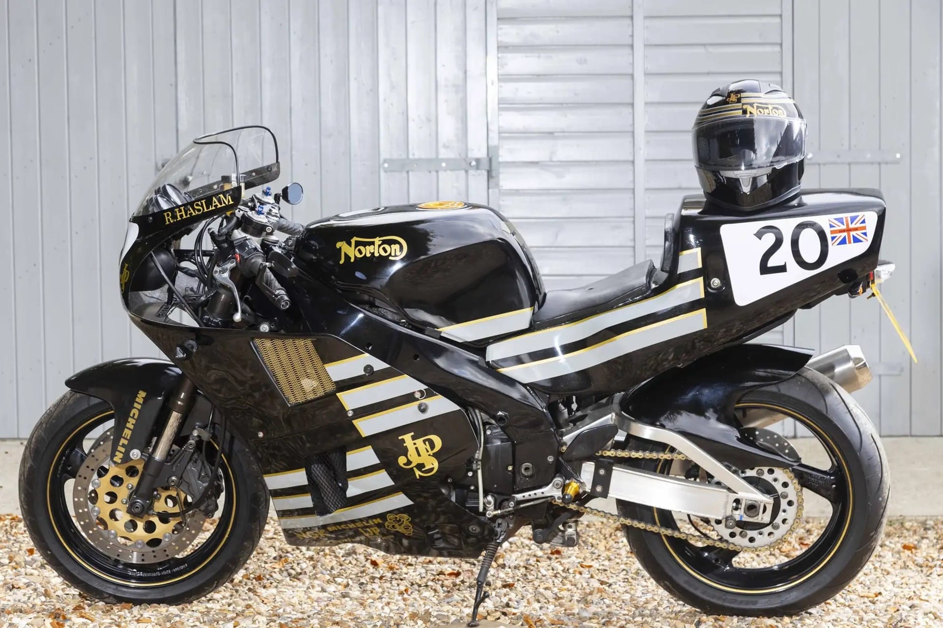 Slipstream 摩托车诺顿 RCW588 JPS 复制品出售