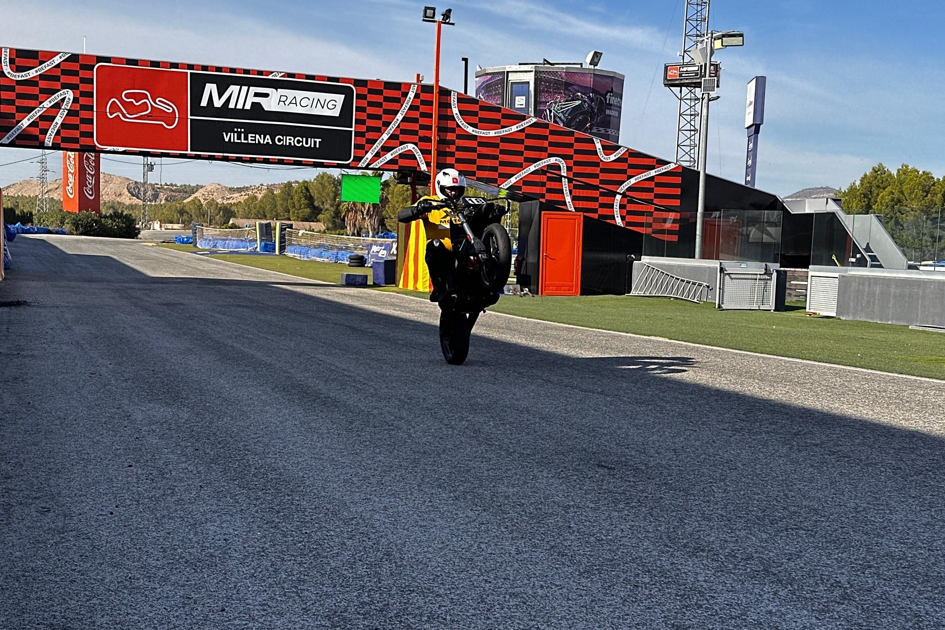 XR Motos 驾驶 Zero FXS 赢得电动摩托车耐力挑战赛